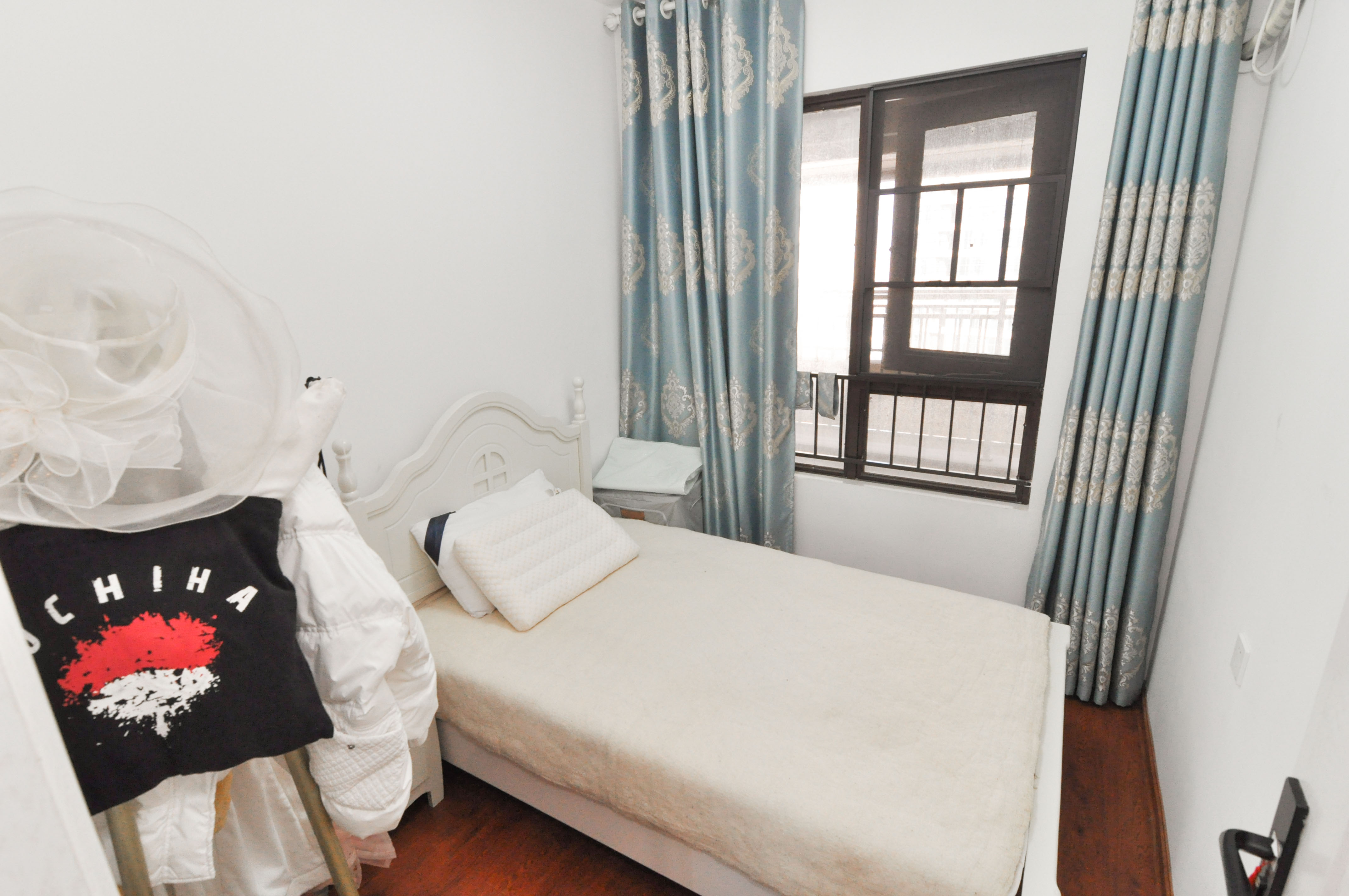 卓越浅水湾  3室2厅2卫    150.0万卧室