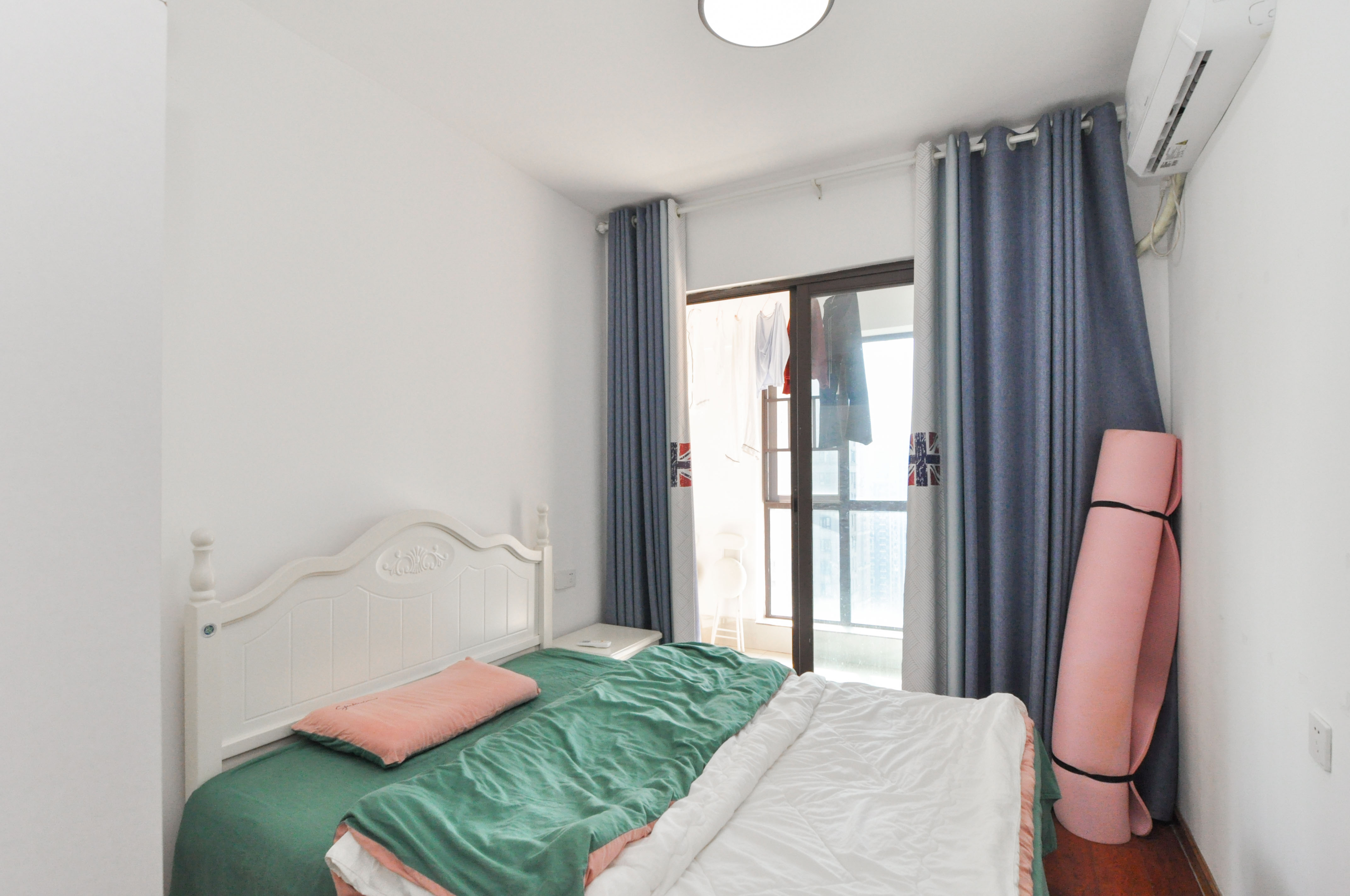 卓越浅水湾  3室2厅2卫    150.0万卧室