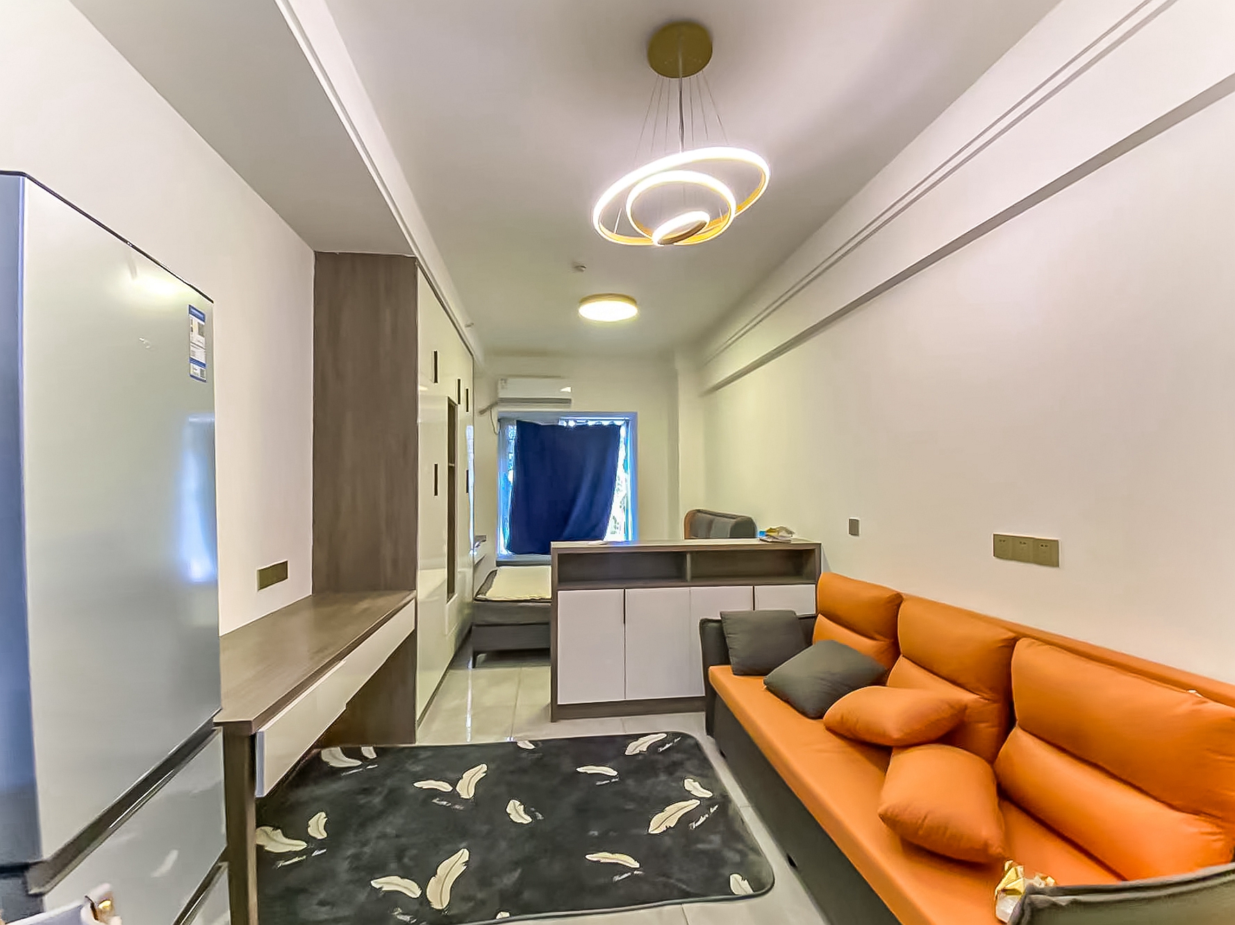 保利香槟国际  1室1厅1卫    23.95万 保利香槟国际  1室1厅1卫    23.95万客厅