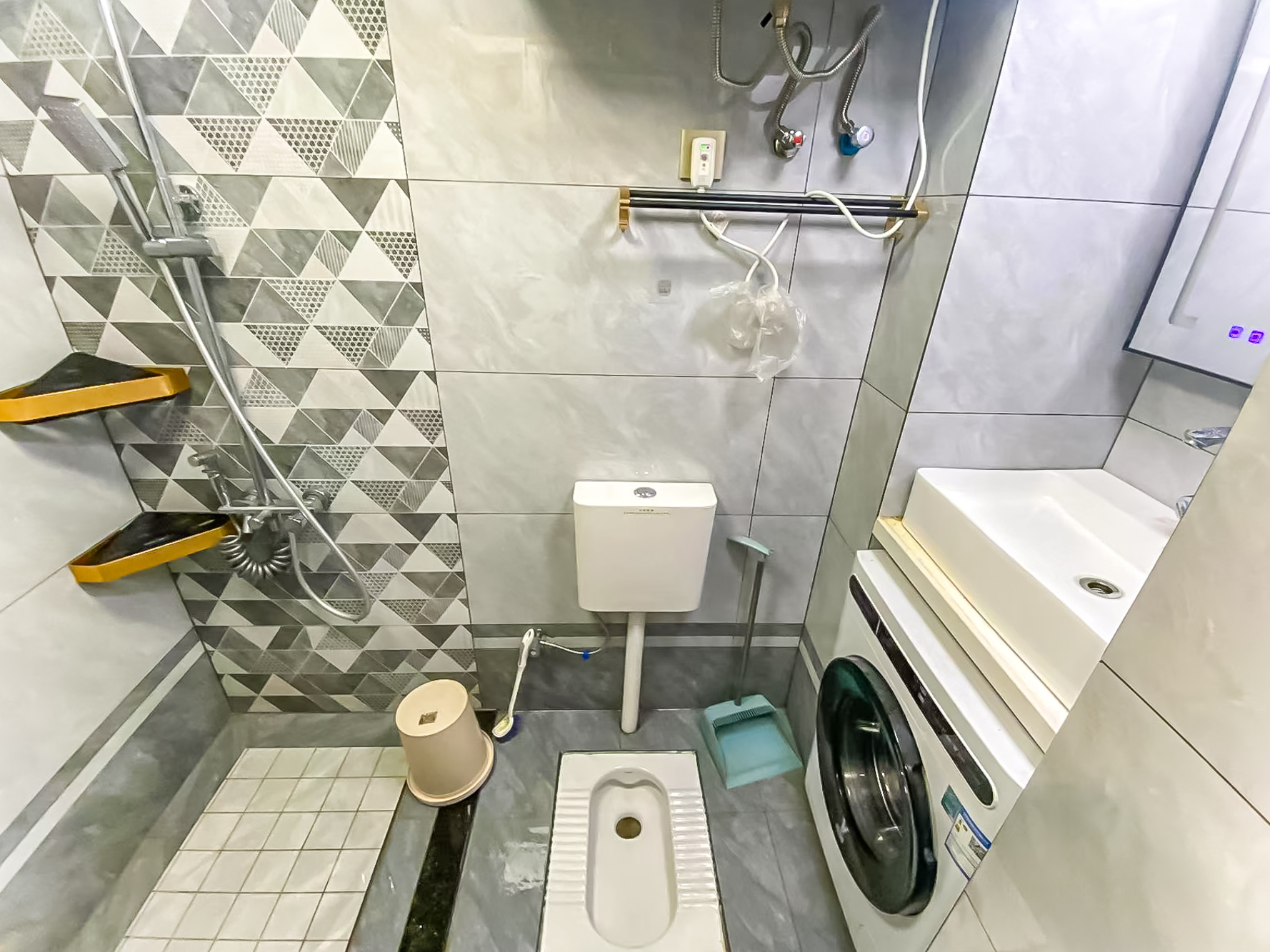 保利香槟国际  1室1厅1卫    23.95万卫生间