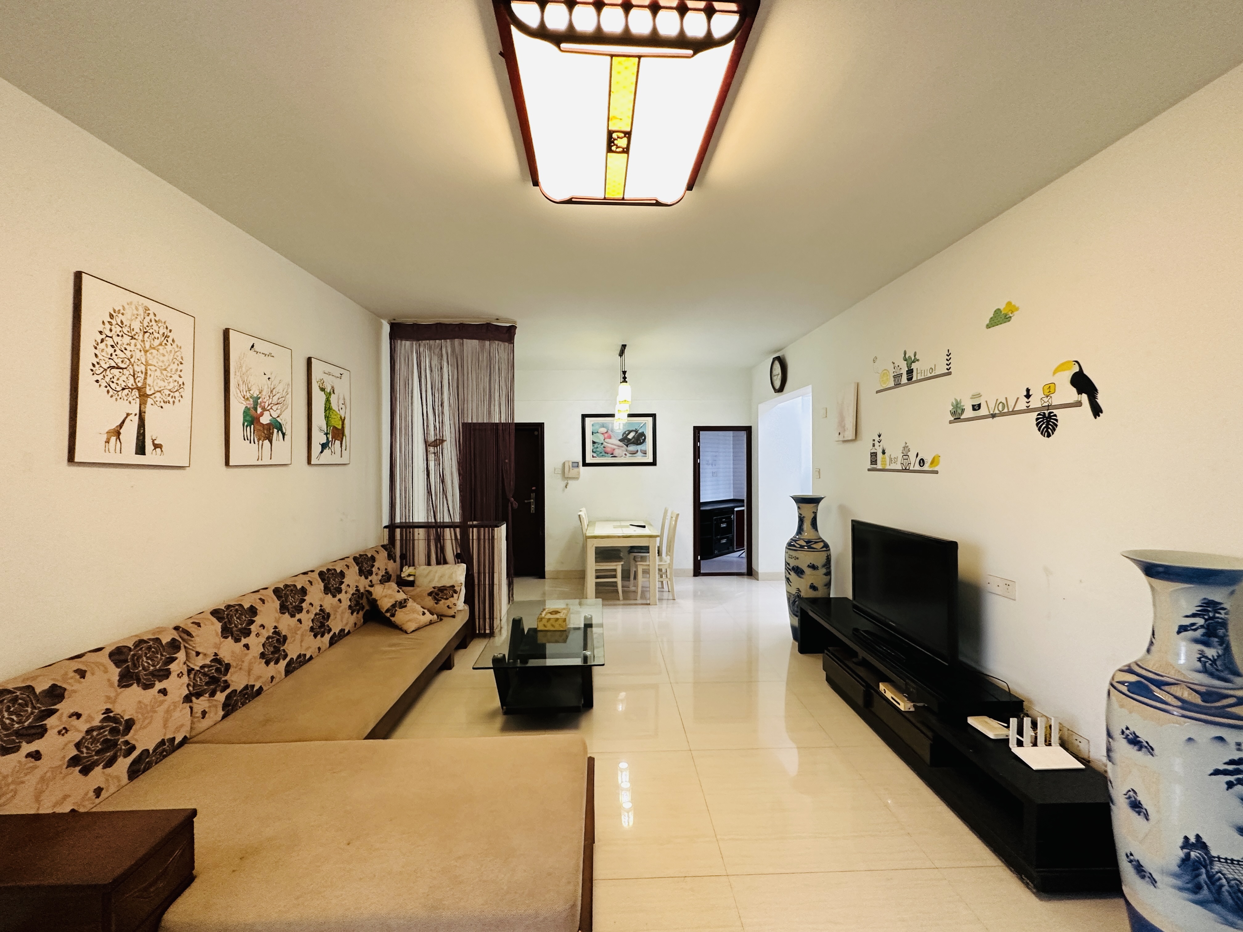 濠江花园  3室2厅2卫    140.0万 濠江花园  3室2厅2卫    140.0万客厅