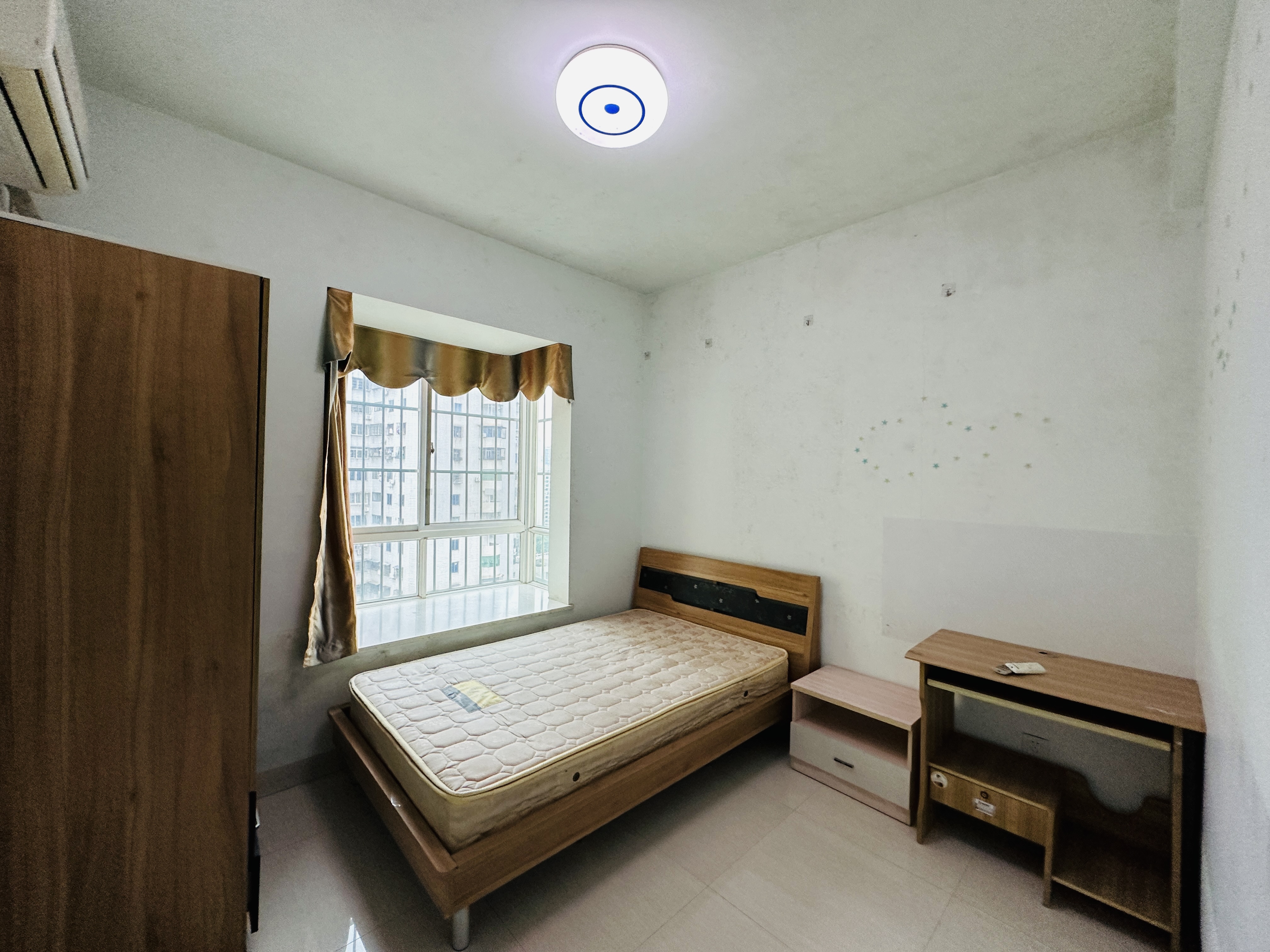 濠江花园  3室2厅2卫    140.0万 濠江花园  3室2厅2卫    140.0万卧室