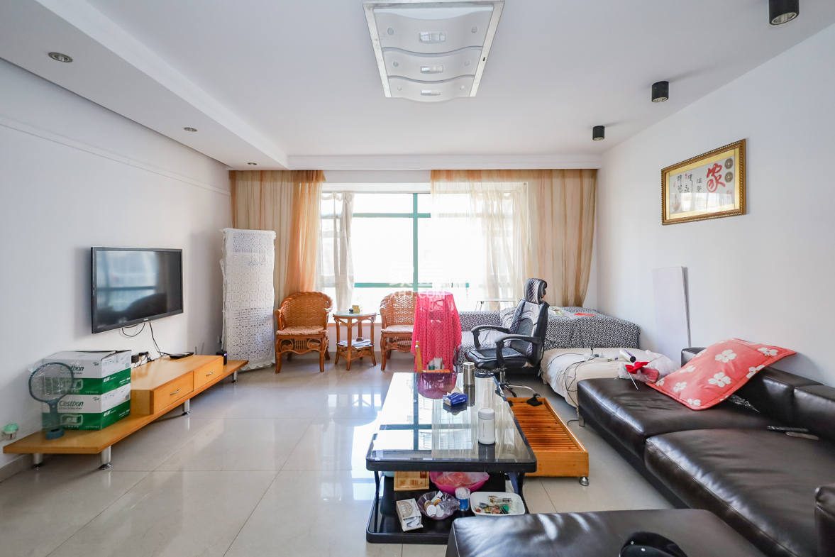 美林景园  4室2厅2卫    108.0万 美林景园  4室2厅2卫    108.0万客厅