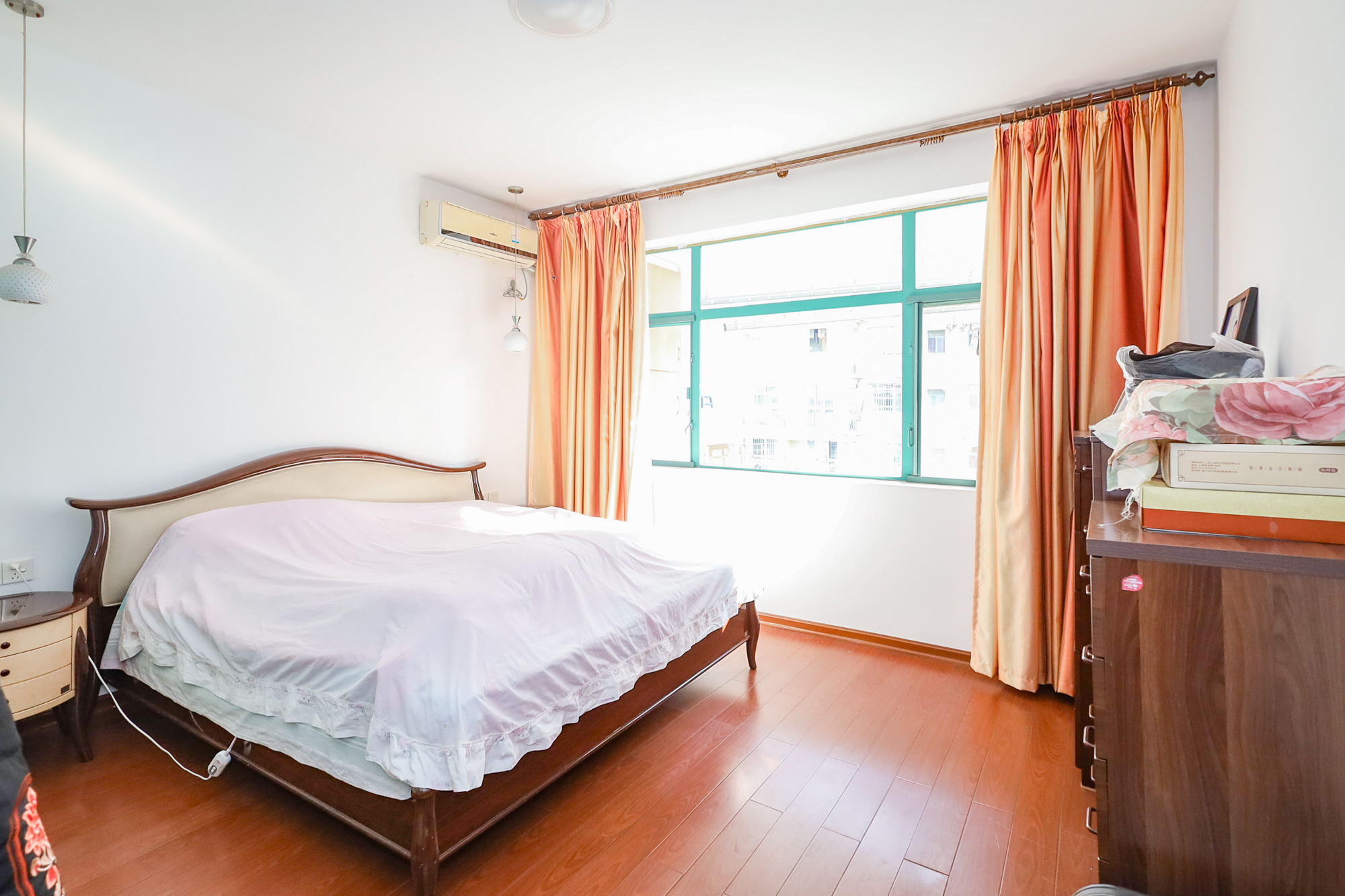 美林景园  4室2厅2卫    108.0万 美林景园  4室2厅2卫    108.0万卧室