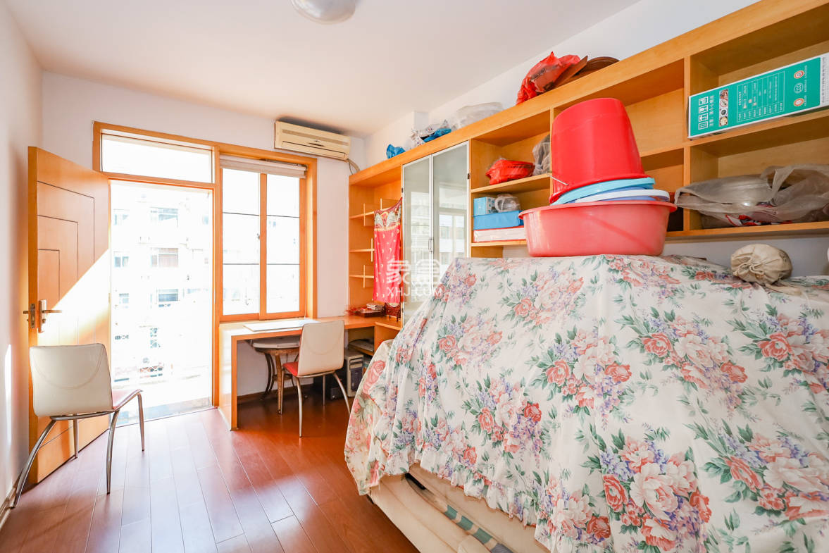 美林景园  4室2厅2卫    108.0万 美林景园  4室2厅2卫    108.0万卧室