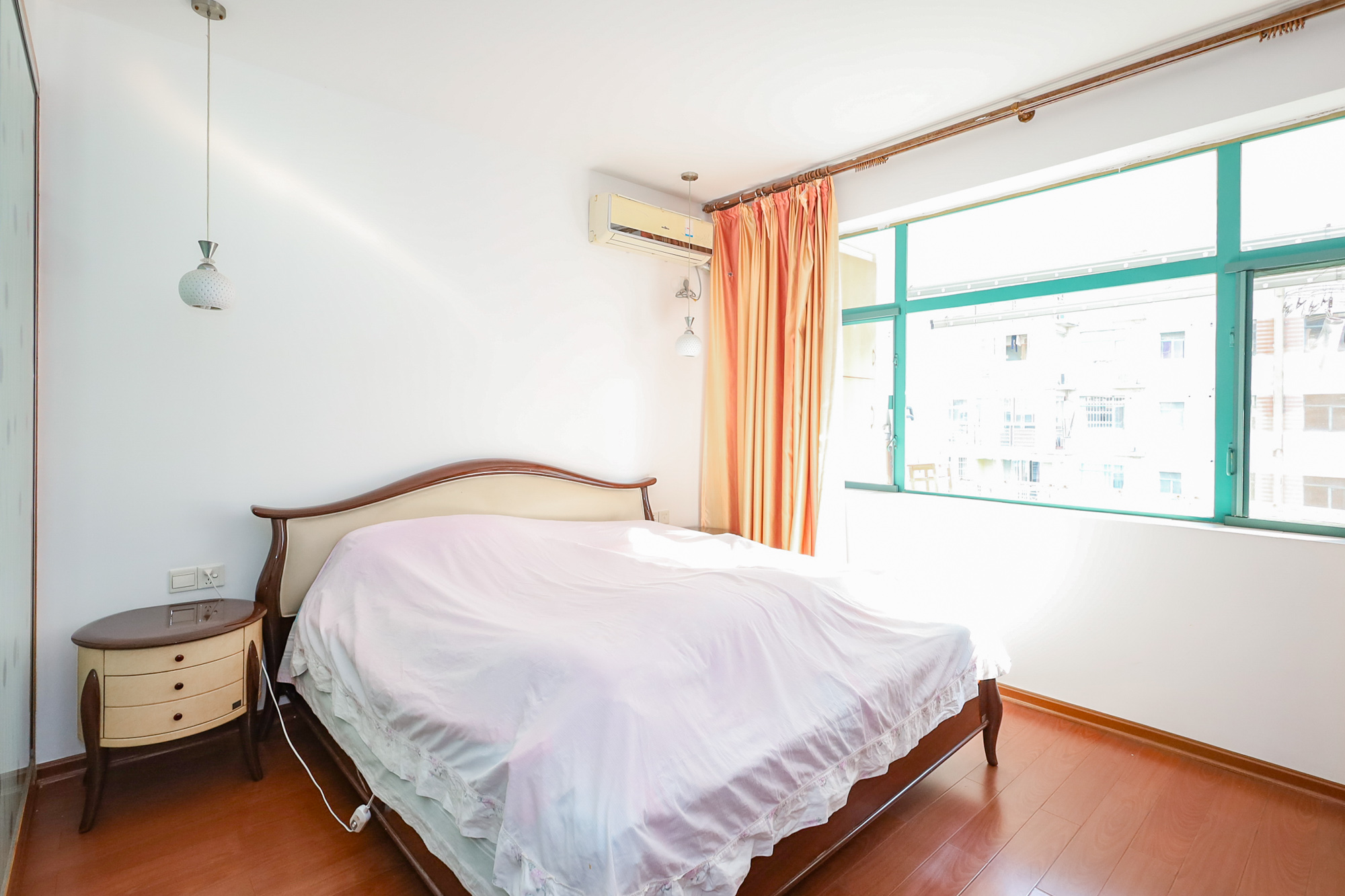 美林景园  4室2厅2卫    108.0万 美林景园  4室2厅2卫    108.0万卧室