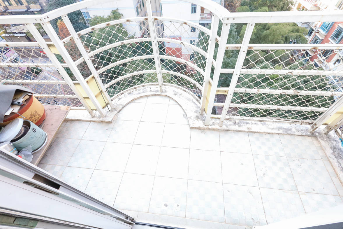 美林景园  4室2厅2卫    108.0万 美林景园  4室2厅2卫    108.0万阳台