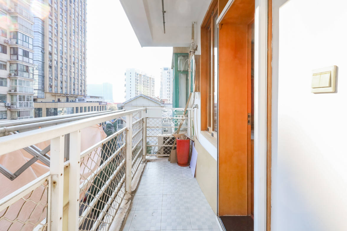 美林景园  4室2厅2卫    108.0万 美林景园  4室2厅2卫    108.0万阳台