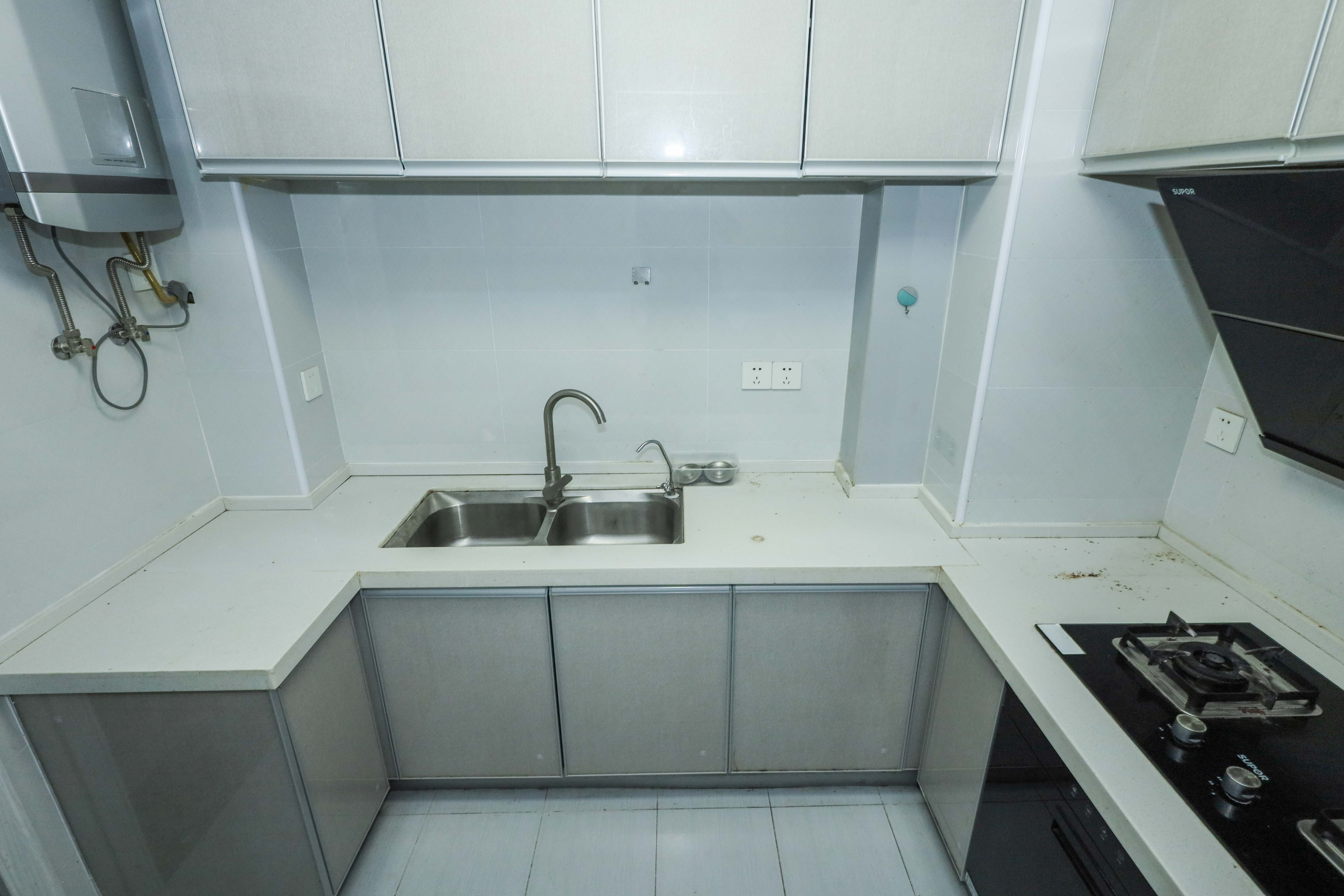 惠天然梅岭国际  3室2厅2卫    120.0万厨房