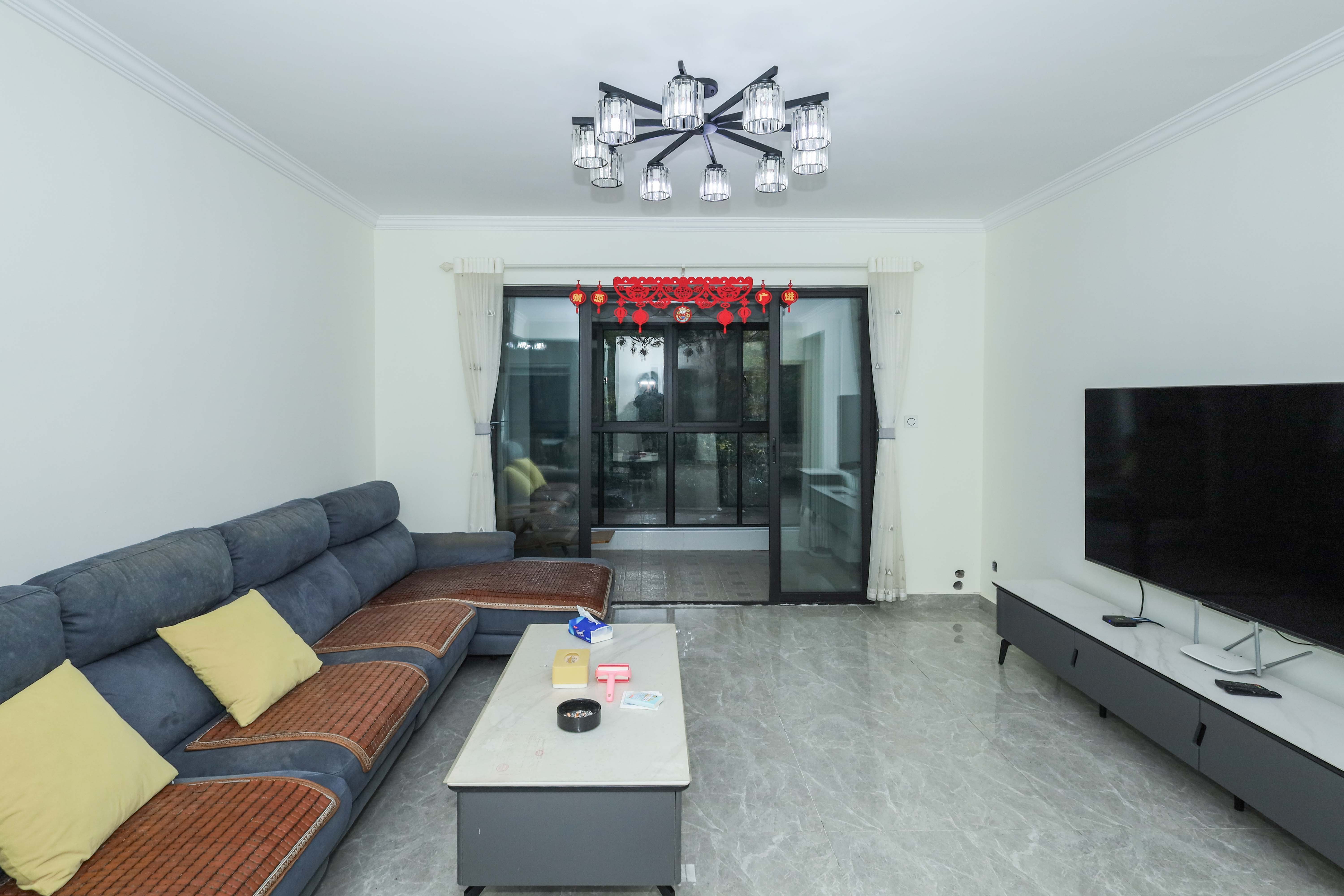 惠天然梅岭国际 3室2厅2卫 120.0万 惠天然梅岭国际 3室2厅2卫 120.0万客厅