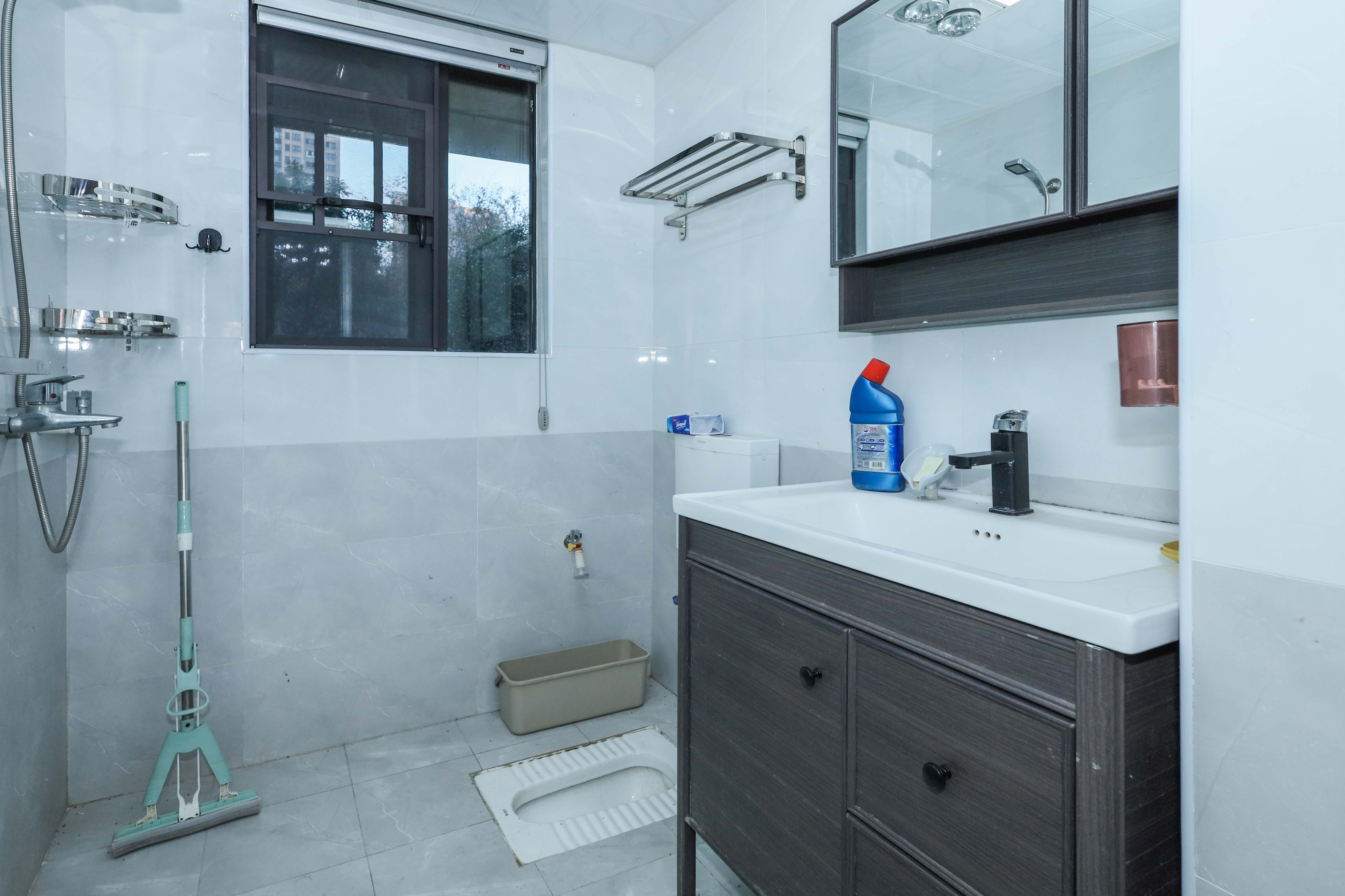 惠天然梅岭国际  3室2厅2卫    120.0万卫生间