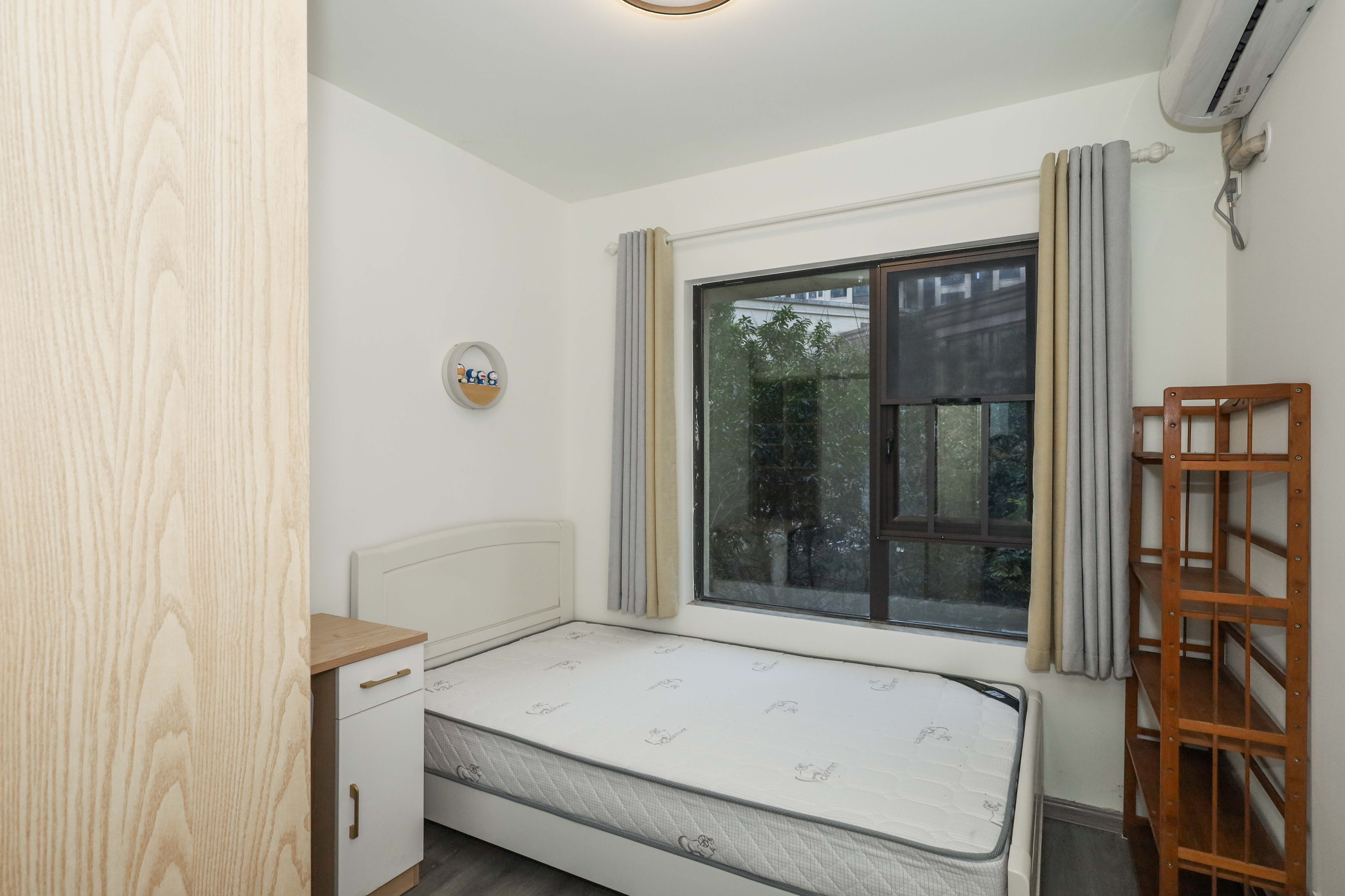 惠天然梅岭国际  3室2厅2卫    120.0万卧室