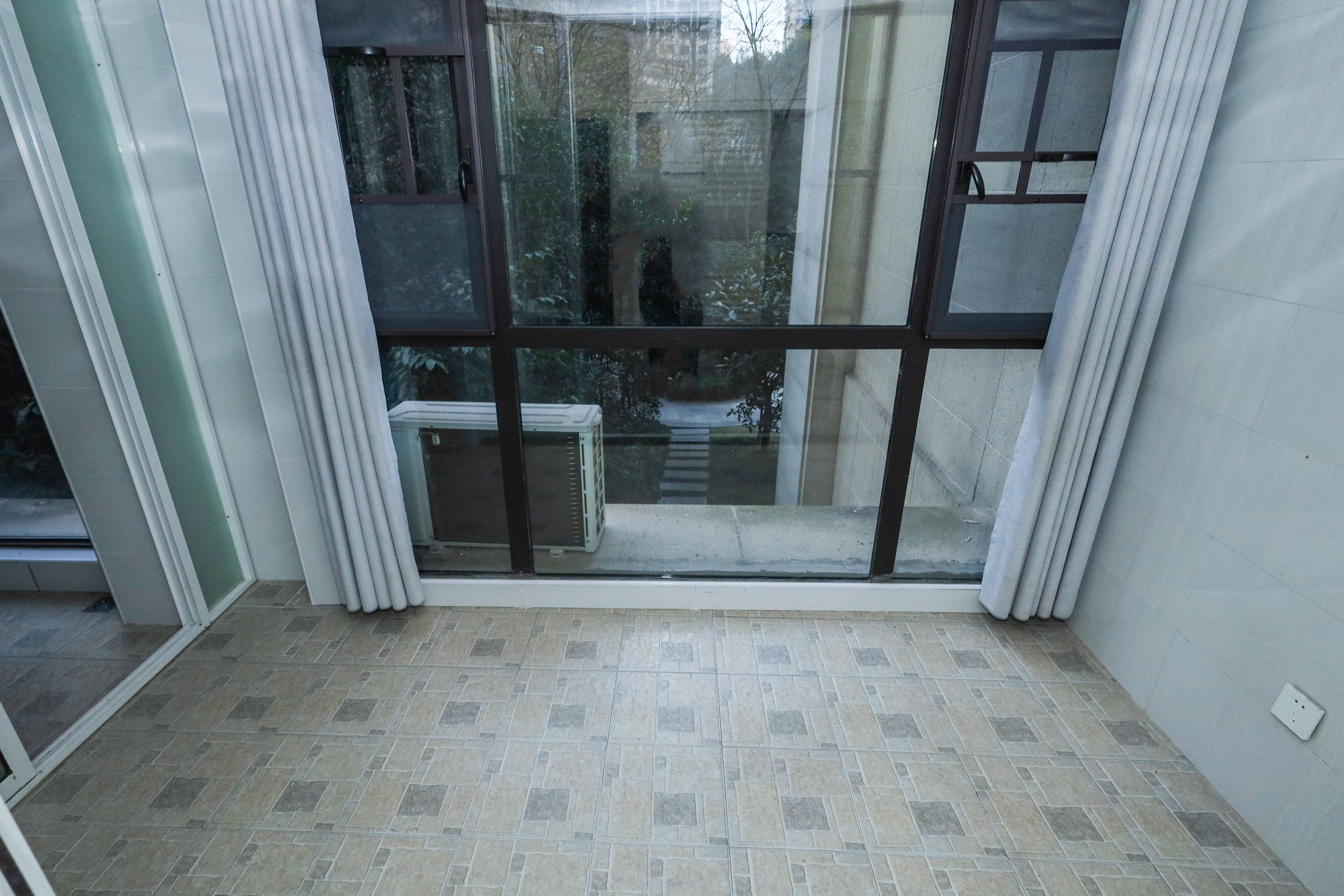 惠天然梅岭国际  3室2厅2卫    120.0万阳台