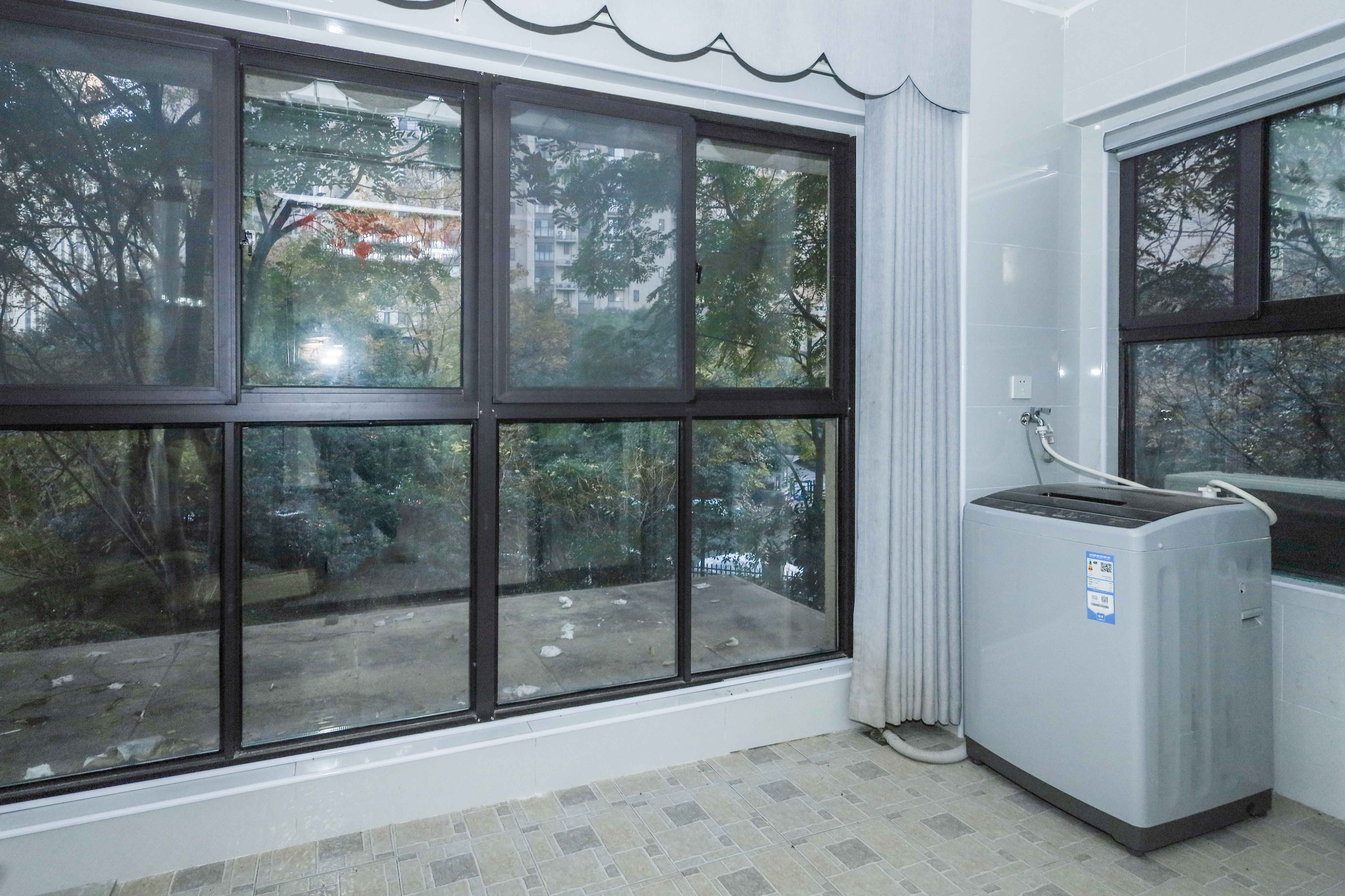 惠天然梅岭国际 3室2厅2卫 120.0万 惠天然梅岭国际 3室2厅2卫 120.0万阳台