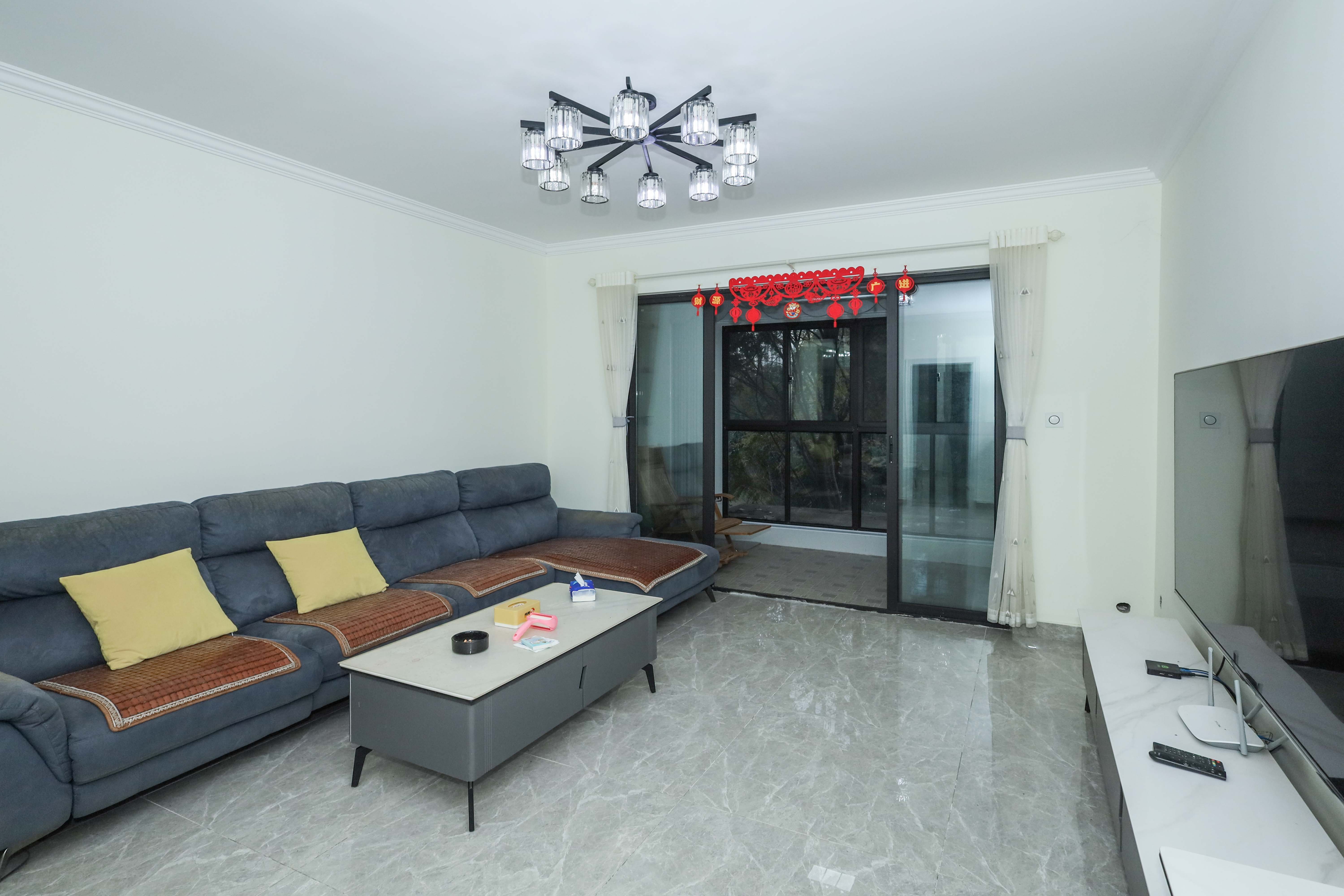 惠天然梅岭国际  3室2厅2卫    120.0万客厅