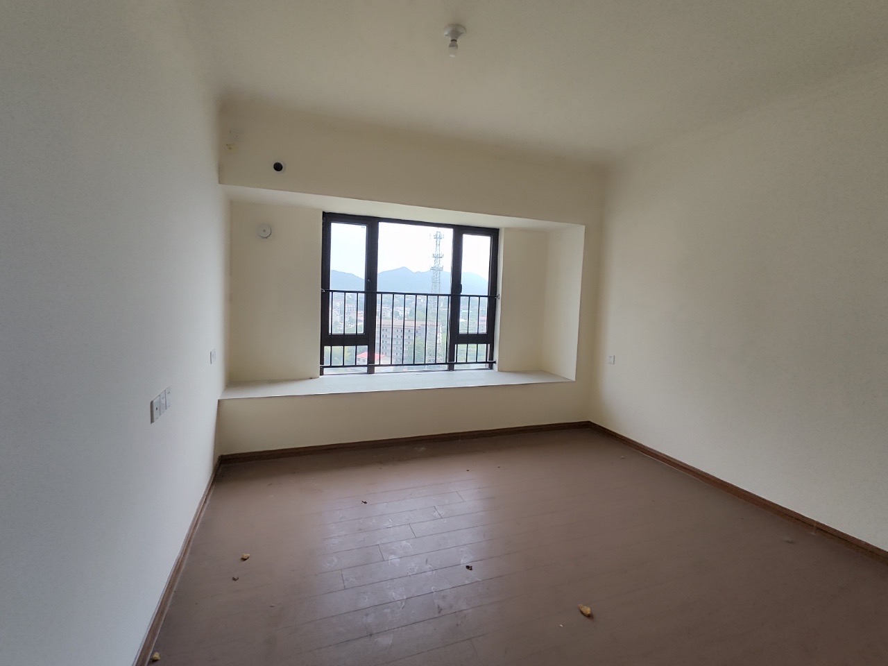 碧桂园豪园-二期  3室2厅1卫    70.0万客厅