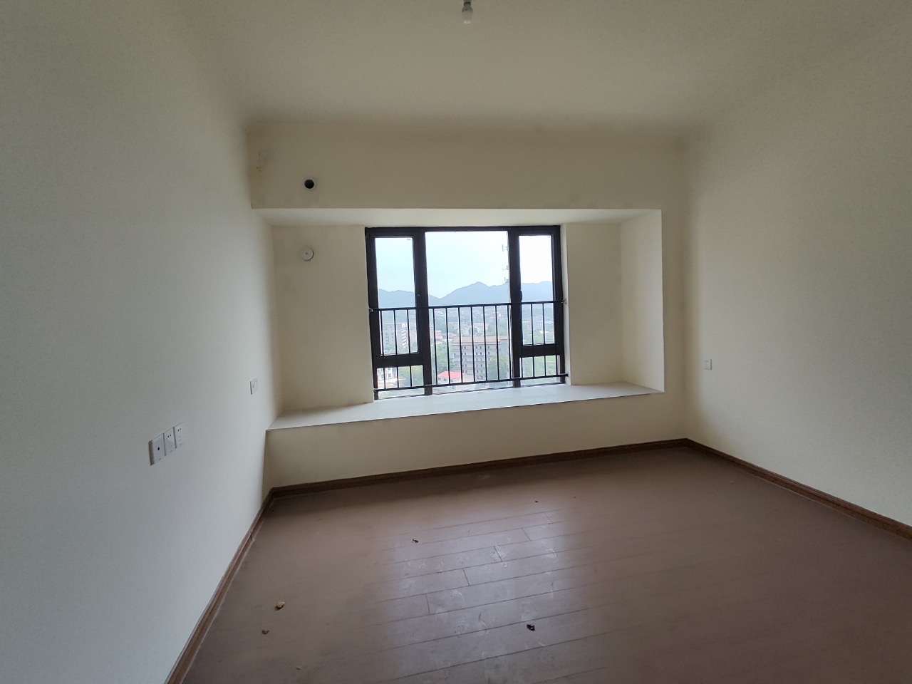 碧桂园豪园-二期  3室2厅1卫    70.0万客厅