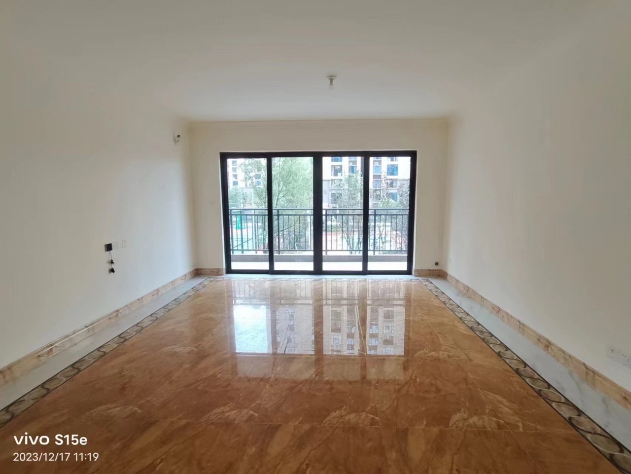 碧桂园豪园-二期  3室2厅1卫    70.0万客厅