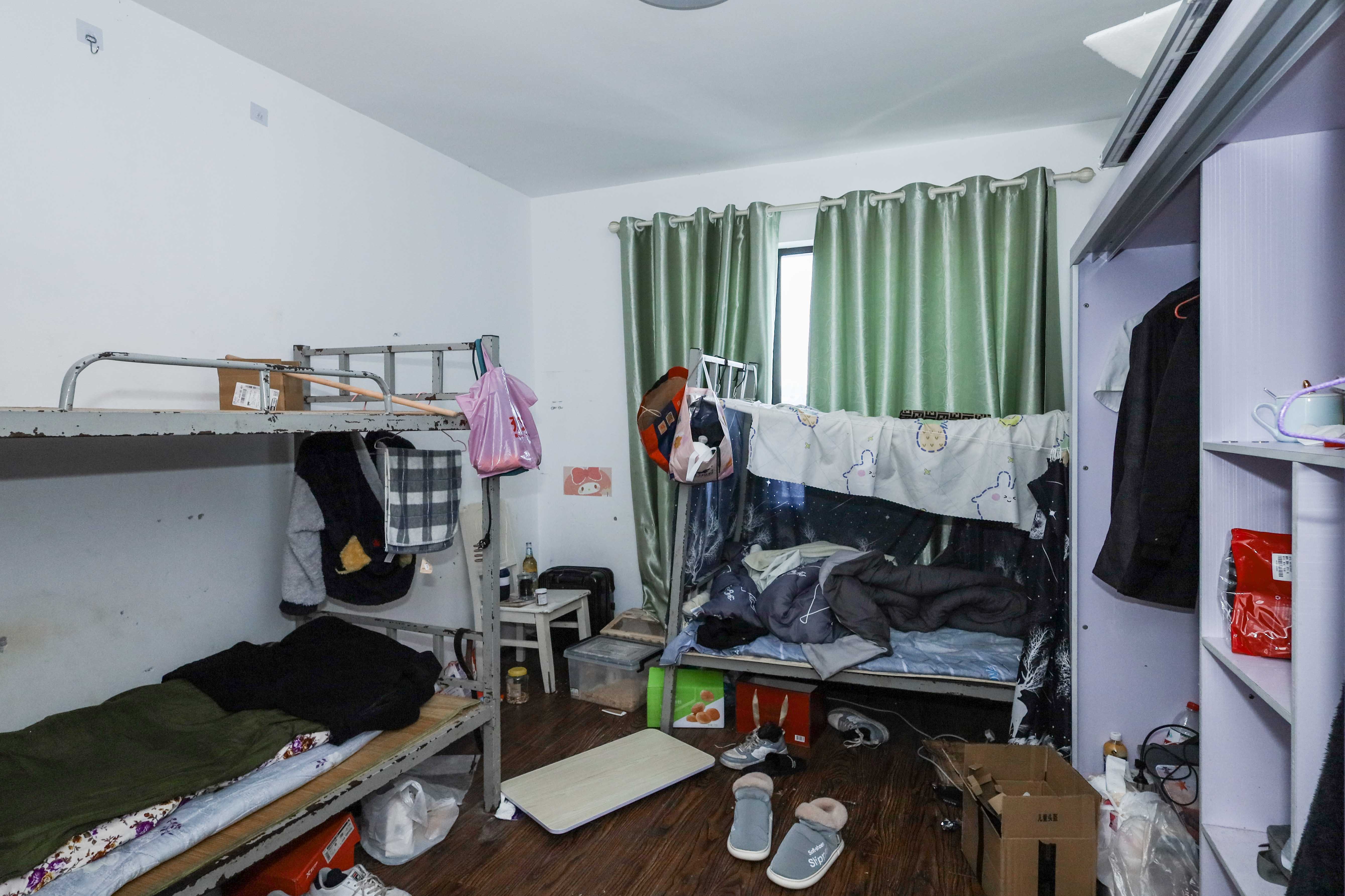 今时艺苑  4室2厅2卫   238.00万卧室