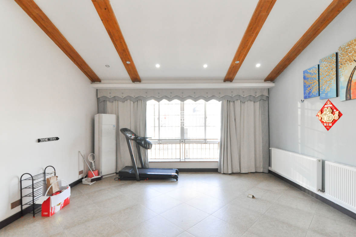 麓谷雅园  4室2厅2卫    70.0万 麓谷雅园  4室2厅2卫    70.0万客厅