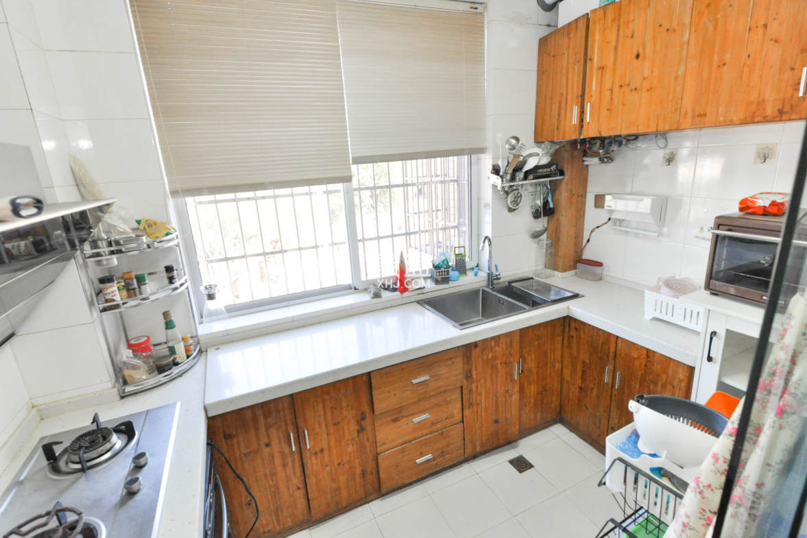 麓谷雅园  4室2厅2卫    70.0万 麓谷雅园  4室2厅2卫    70.0万厨房