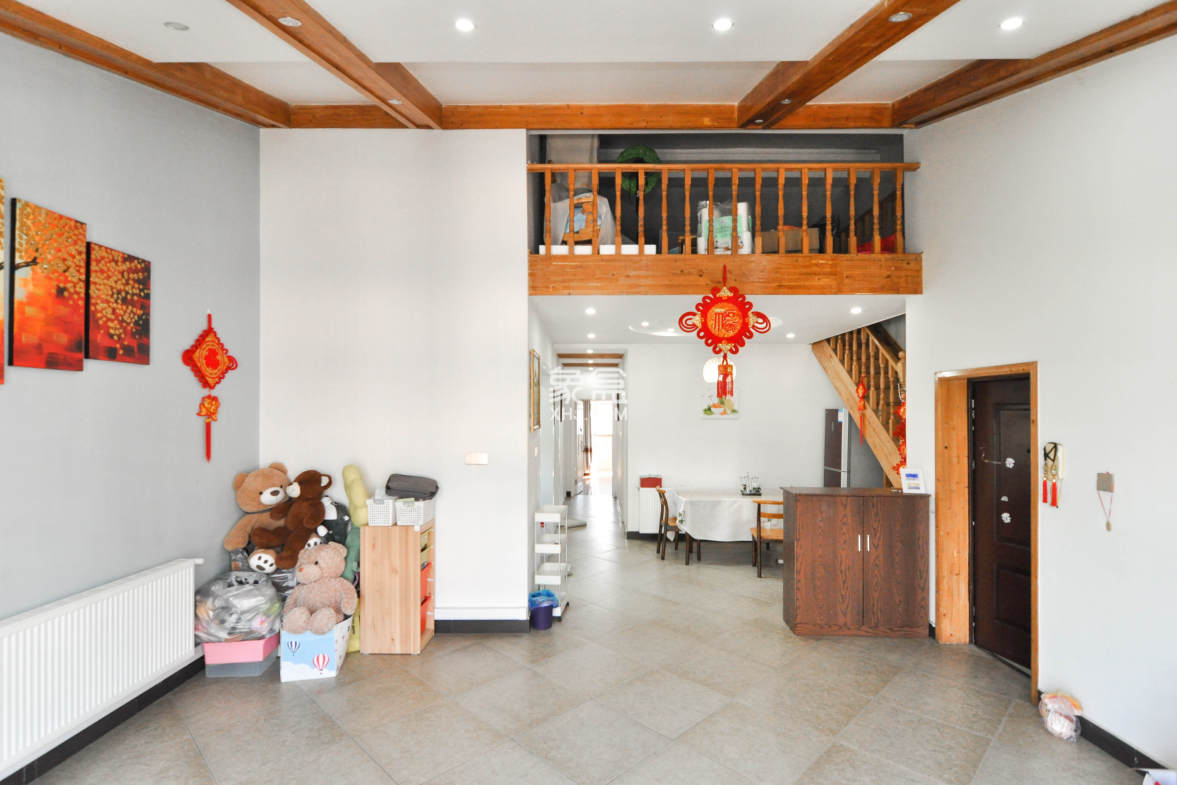 麓谷雅园  4室2厅2卫    70.0万 麓谷雅园  4室2厅2卫    70.0万客厅