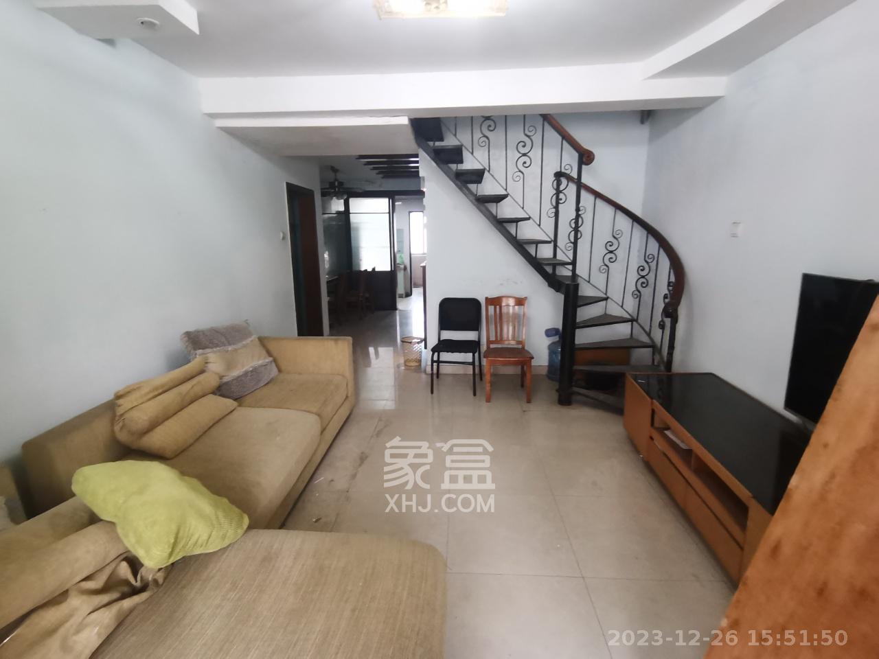 金帆小区  4室2厅2卫   1500.00元/月室内图