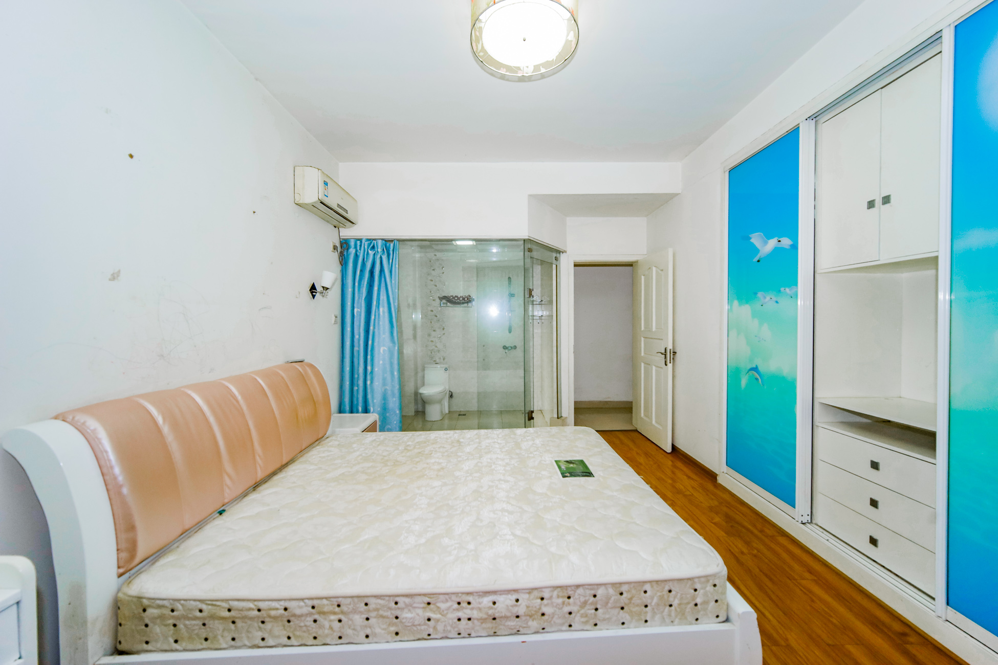恒盛世家  3室2厅2卫   93.00万卧室