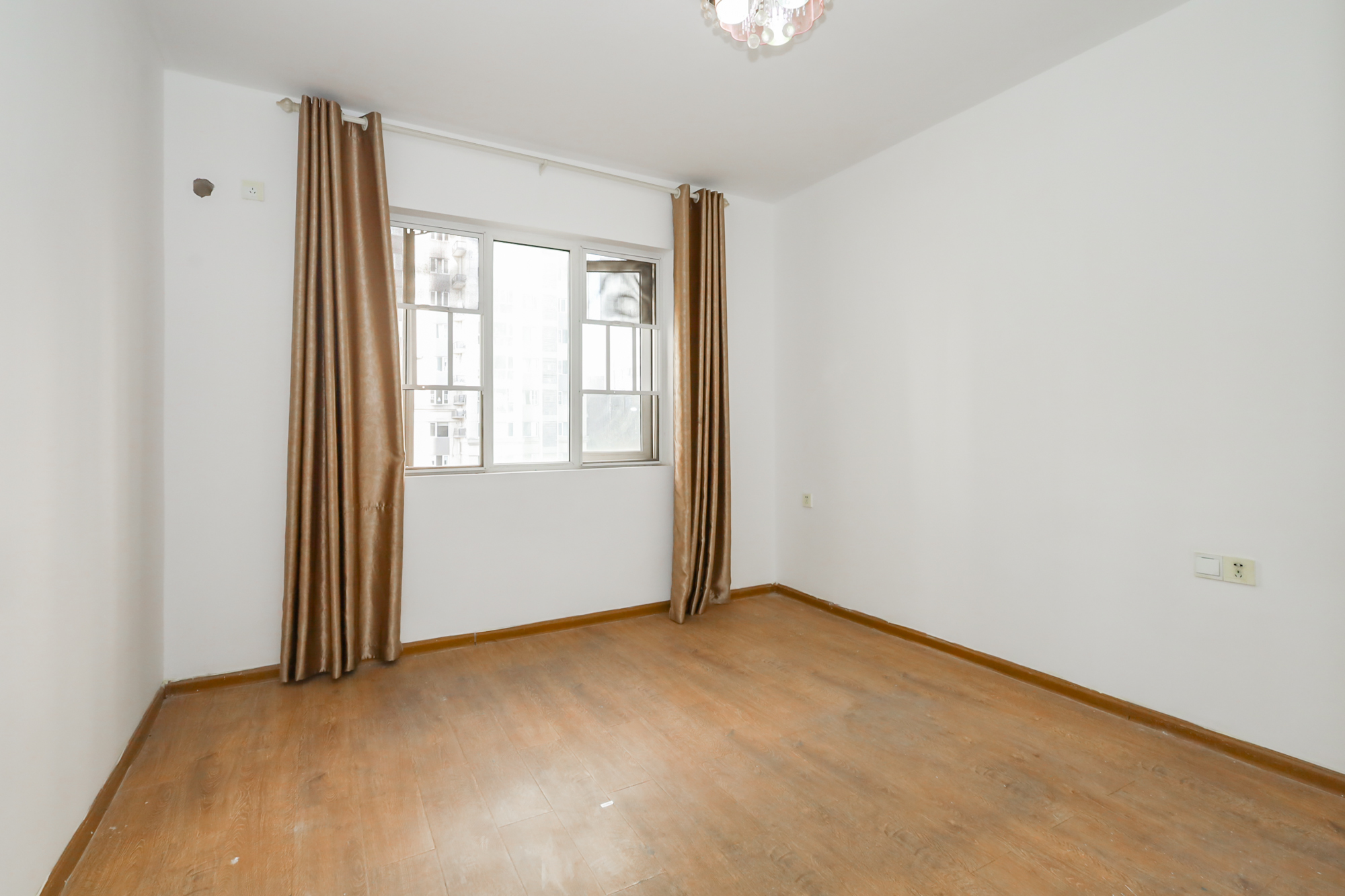 当代滨江MOMA  3室2厅1卫    158.0万卧室