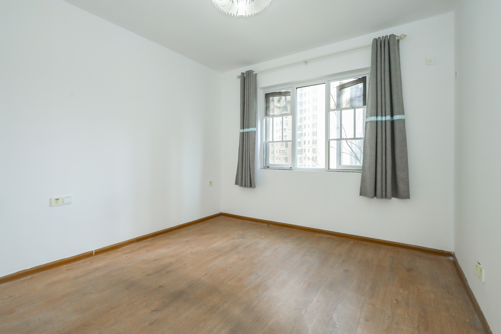 当代滨江MOMA  3室2厅1卫    158.0万卧室