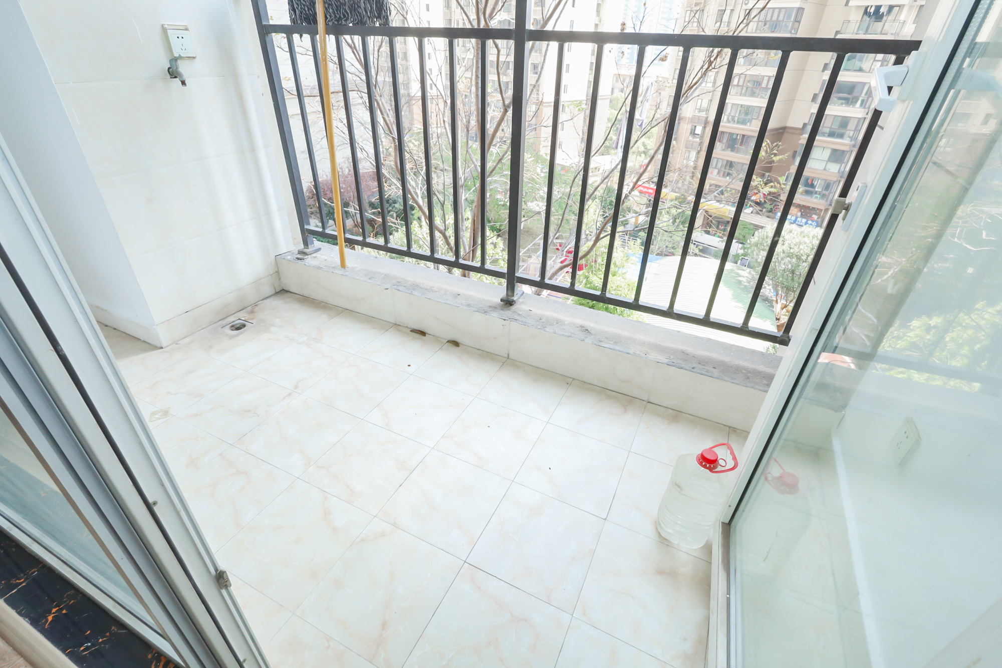 当代滨江MOMA  3室2厅1卫    158.0万阳台