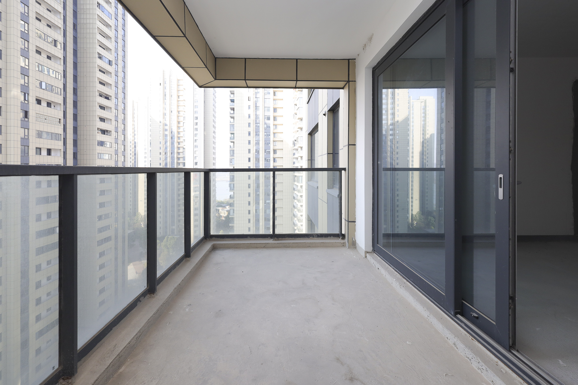 湘江壹号一二三期(创远湘江壹号)  4室2厅3卫    210.0万 湘江壹号一二三期(创远湘江壹号)  4室2厅3卫    210.0万其他