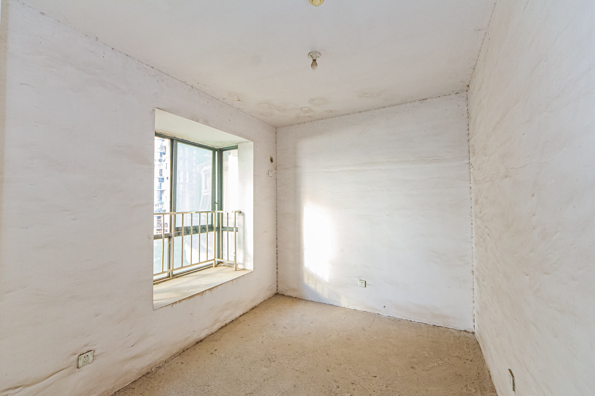 湘江世纪城湘江豪庭  5室2厅2卫    290.0万 湘江世纪城湘江豪庭  5室2厅2卫    290.0万卧室