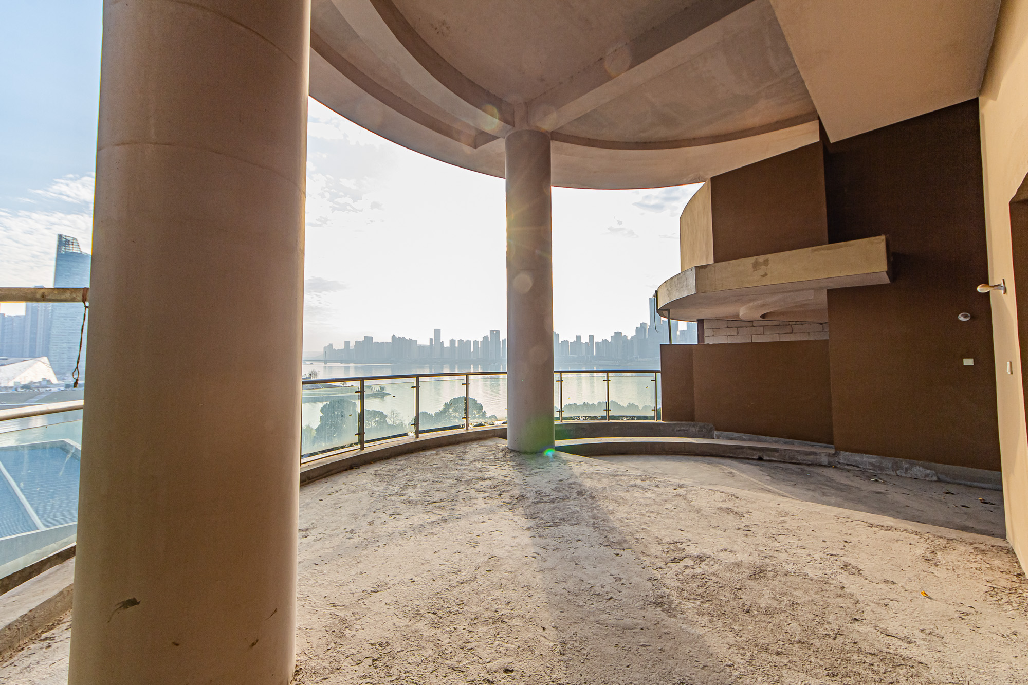 湘江世纪城湘江豪庭  5室2厅2卫    290.0万 湘江世纪城湘江豪庭  5室2厅2卫    290.0万阳台