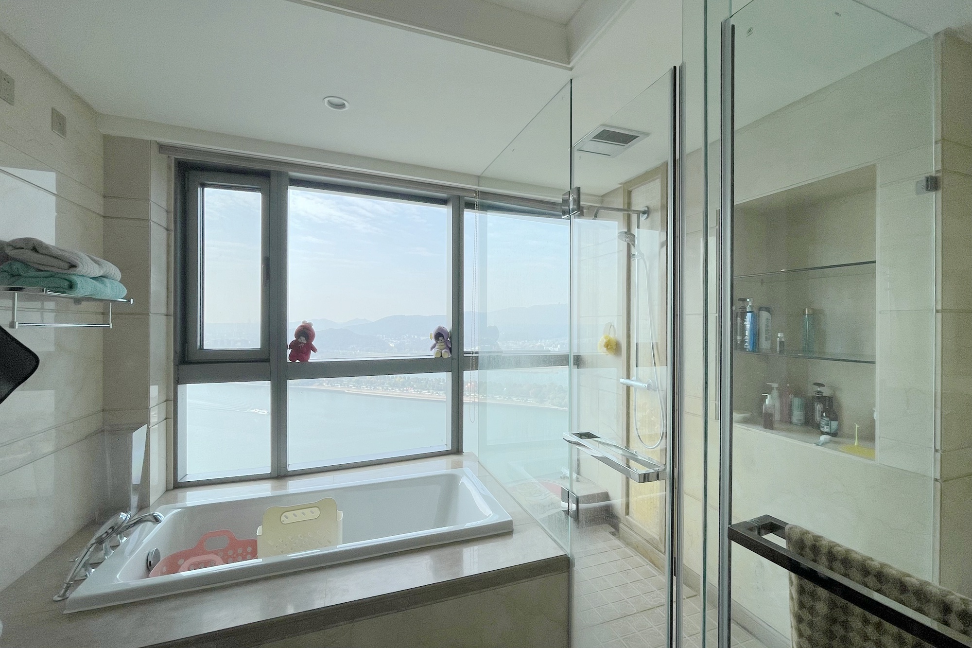 华远隆玺  4室2厅4卫    760.0万 华远隆玺  4室2厅4卫    760.0万卫生间