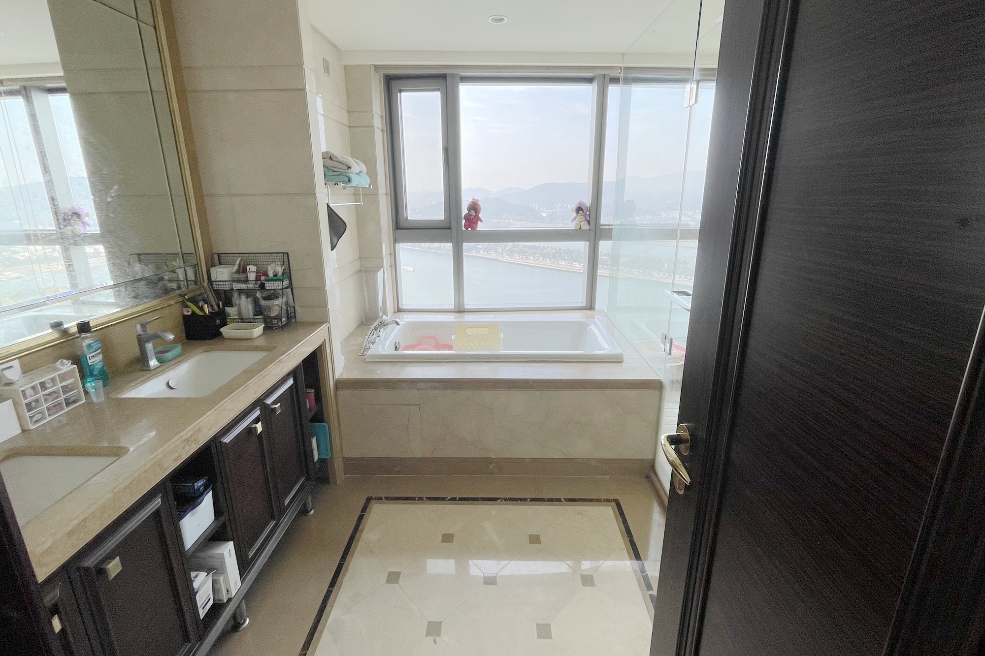 华远隆玺  4室2厅4卫    760.0万 华远隆玺  4室2厅4卫    760.0万卫生间