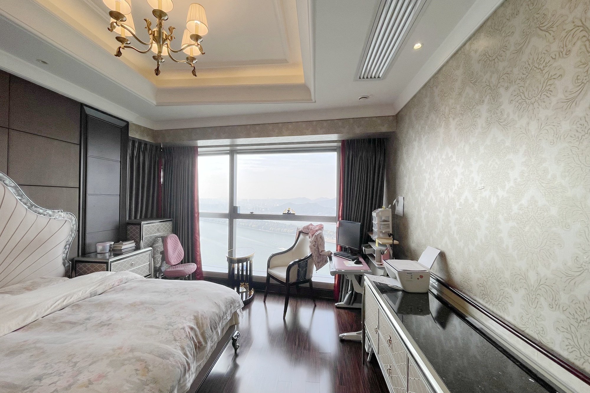 华远隆玺  4室2厅4卫    760.0万 华远隆玺  4室2厅4卫    760.0万卧室