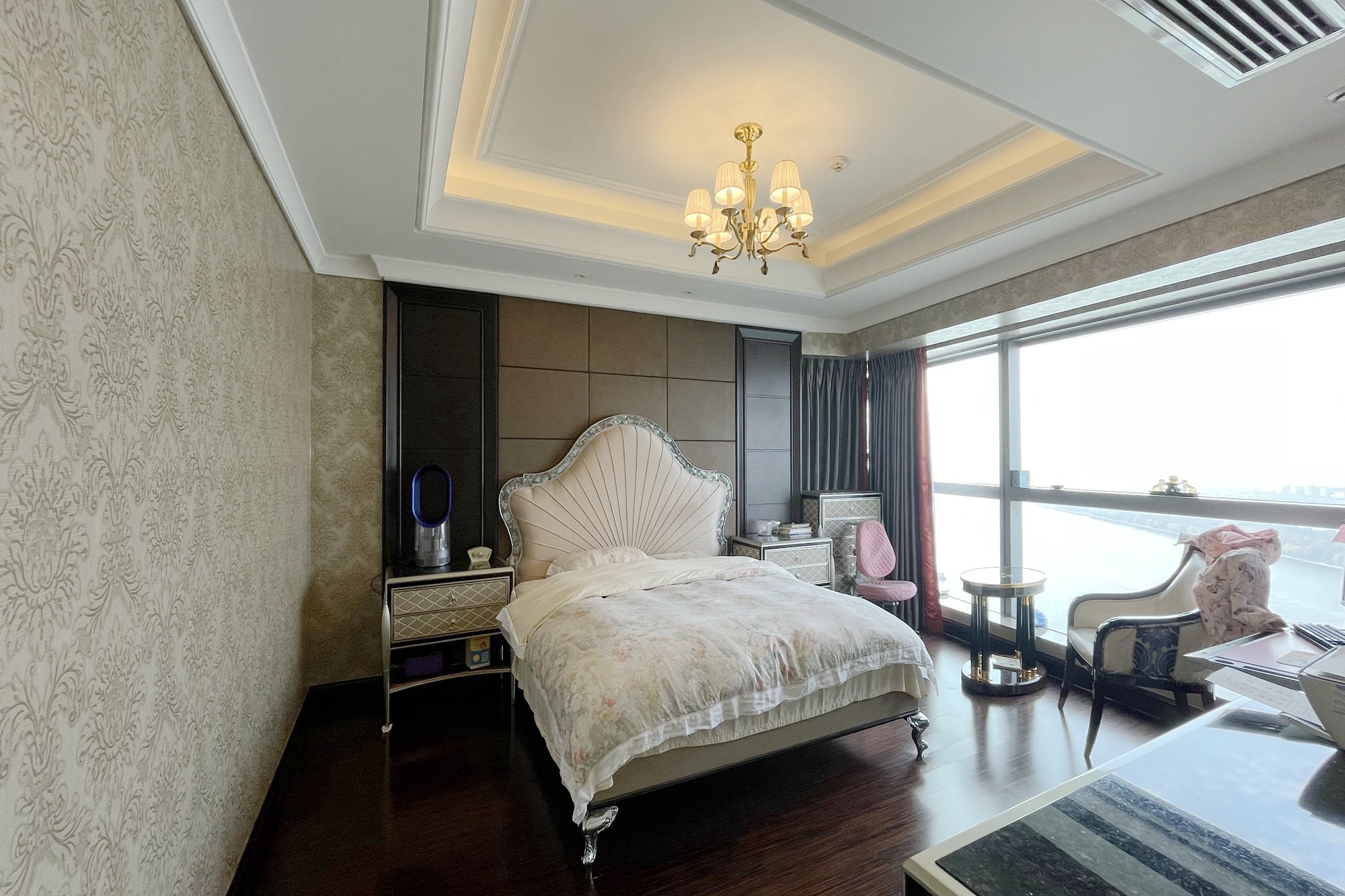 华远隆玺  4室2厅4卫    760.0万 华远隆玺  4室2厅4卫    760.0万卧室