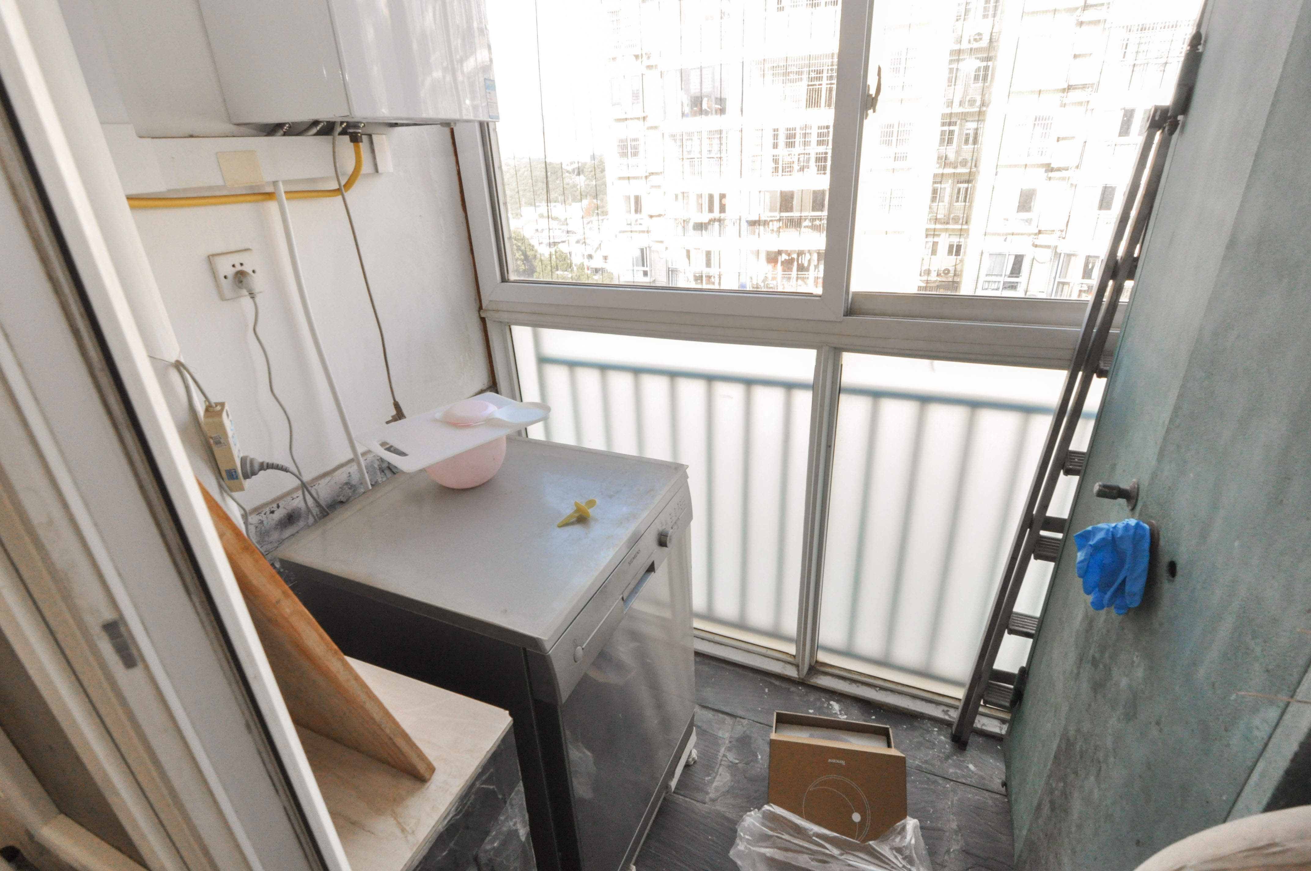 麓谷E家人  3室2厅2卫   115.00万厨房