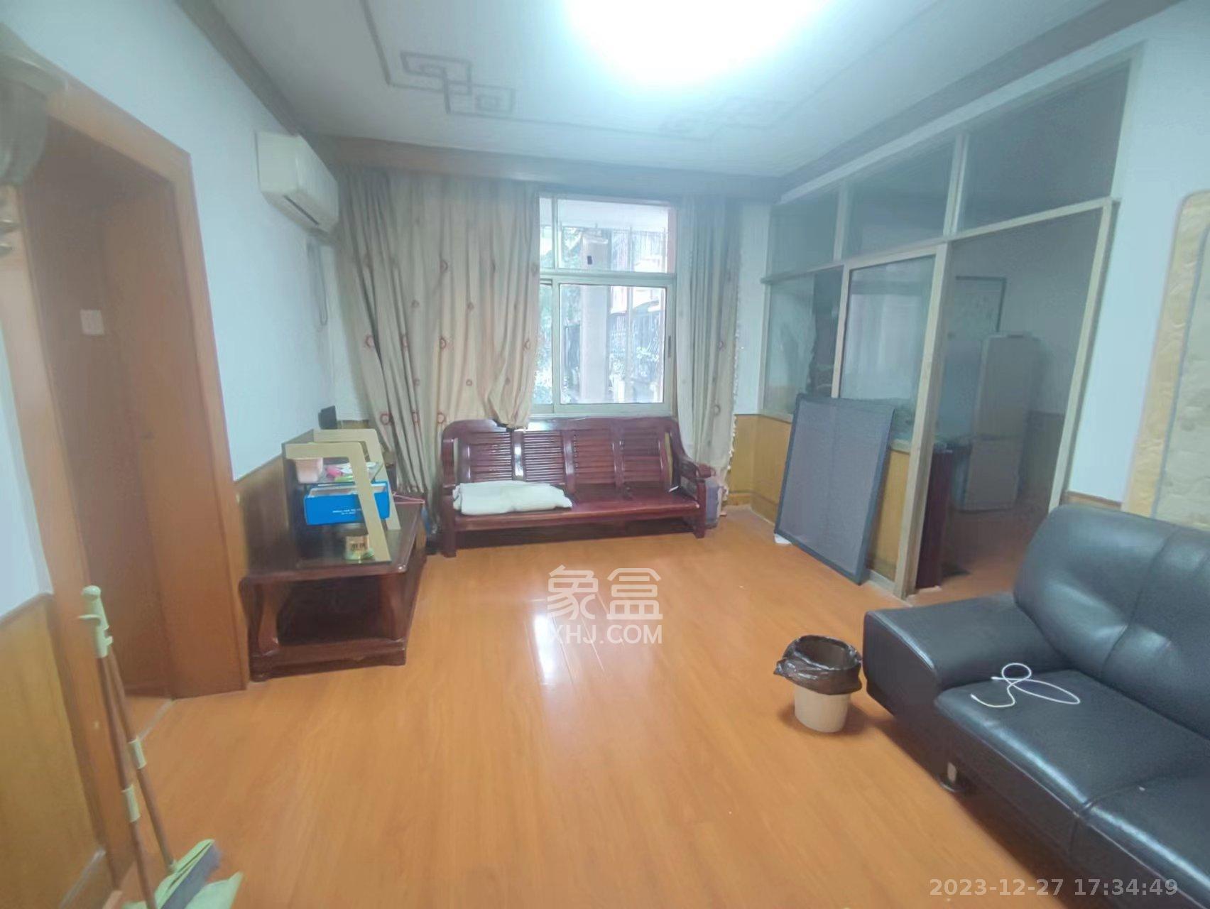 省建苑小区  3室2厅2卫   2600.00元/月室内图