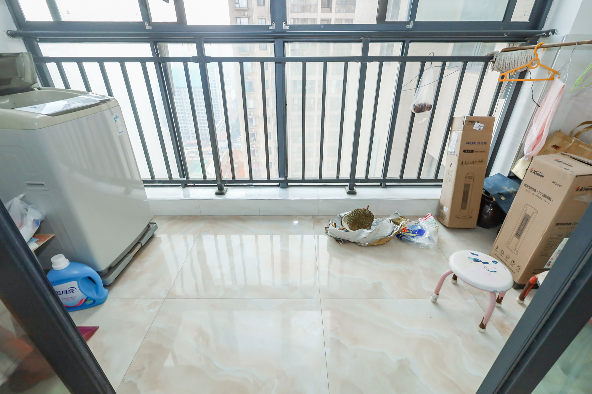 钰龙天下一期 3室2厅2卫 265.0万 钰龙天下一期 3室2厅2卫 265.0万阳台