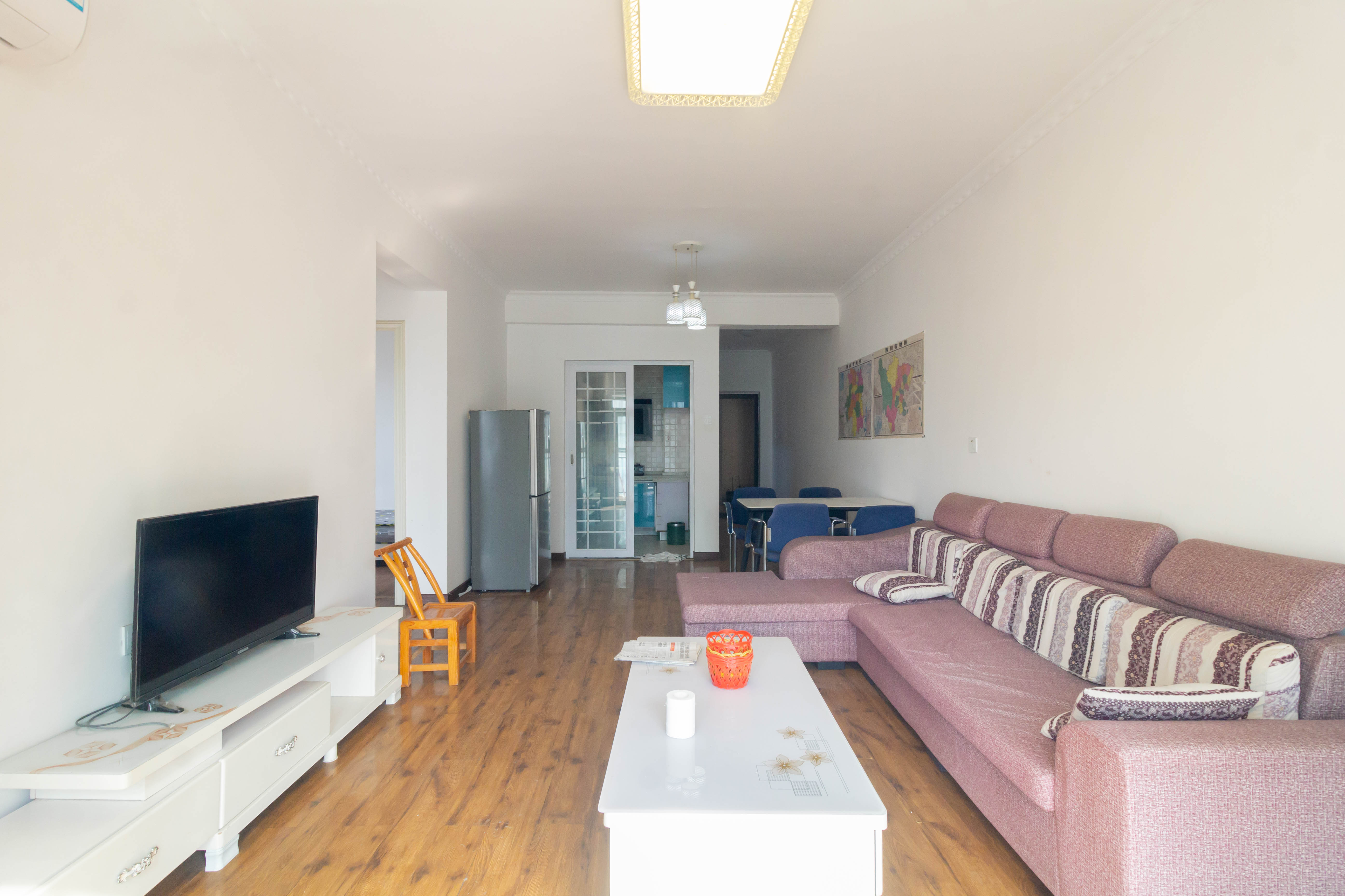 光明城市(星辰青年城) 3室2厅1卫 49.8万 光明城市(星辰青年城) 3室2厅1卫 49.8万客厅