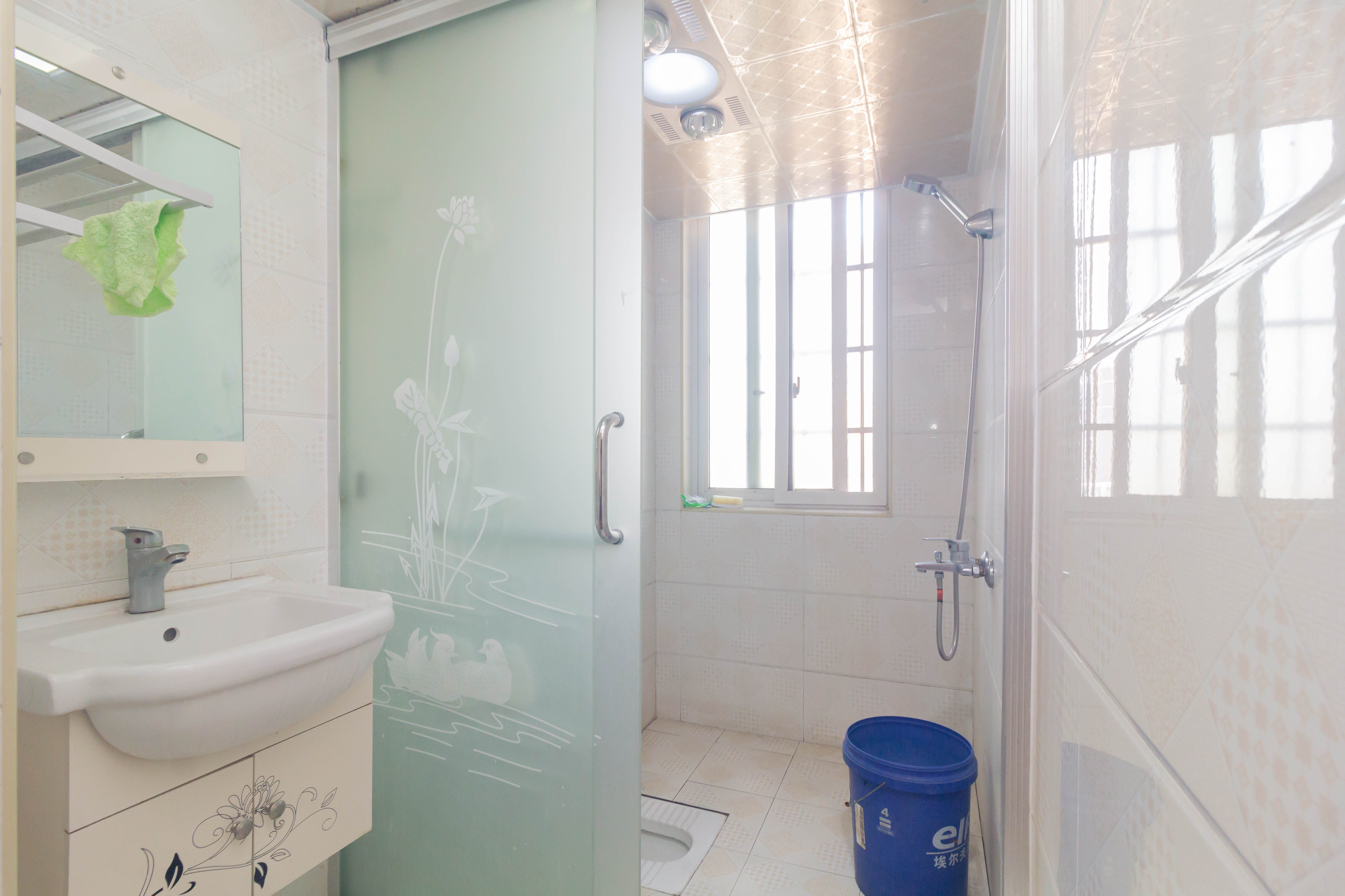 光明城市(星辰青年城) 3室2厅1卫 49.8万 光明城市(星辰青年城) 3室2厅1卫 49.8万卫生间