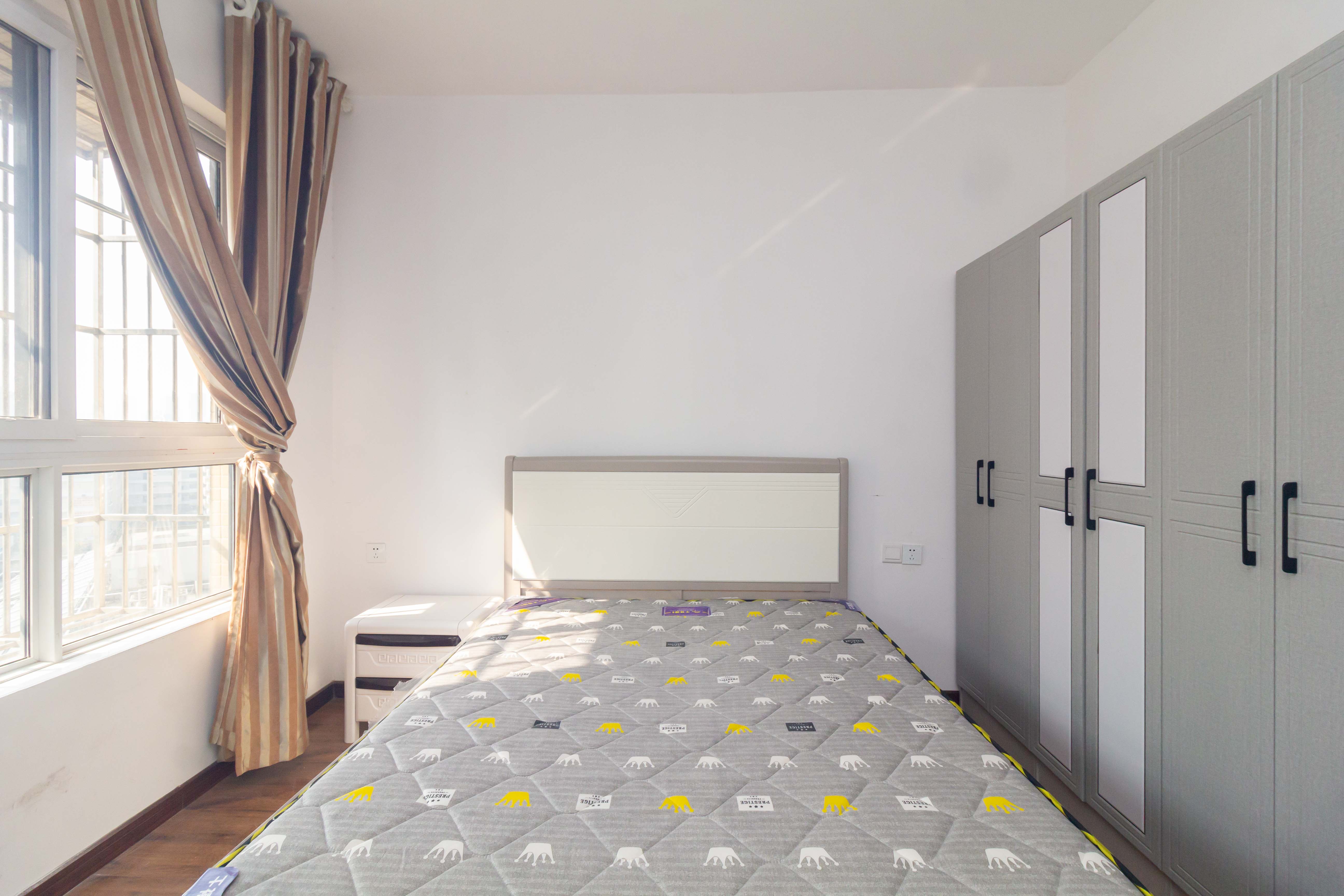 光明城市(星辰青年城) 3室2厅1卫 49.8万 光明城市(星辰青年城) 3室2厅1卫 49.8万卧室