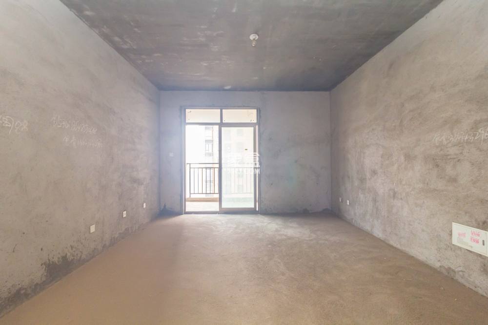 和泉嘉园  3室2厅2卫    82.0万