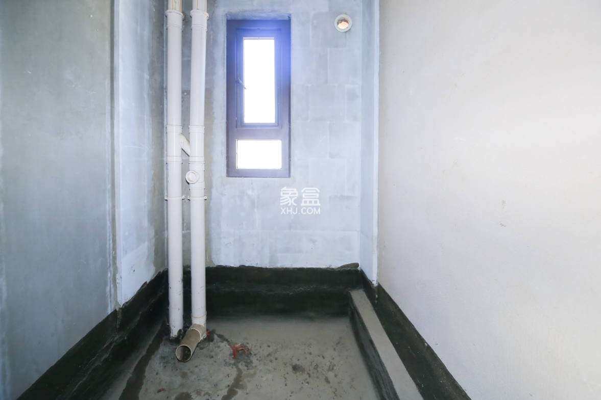 鑫苑木莲世家 4室2厅2卫 168.00万 鑫苑木莲世家 4室2厅2卫 168.00万卫生间