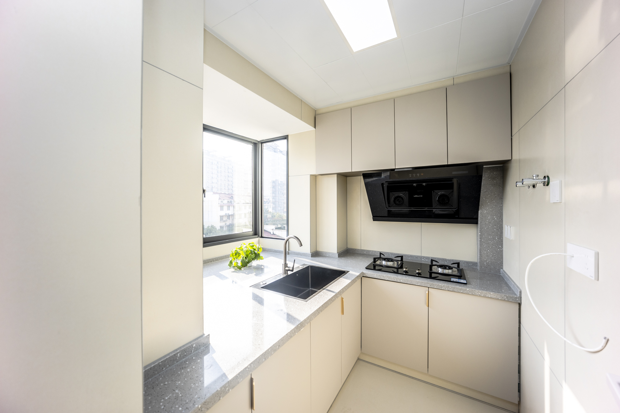 富绿新村  3室2厅2卫    82.0万 富绿新村  3室2厅2卫    82.0万厨房