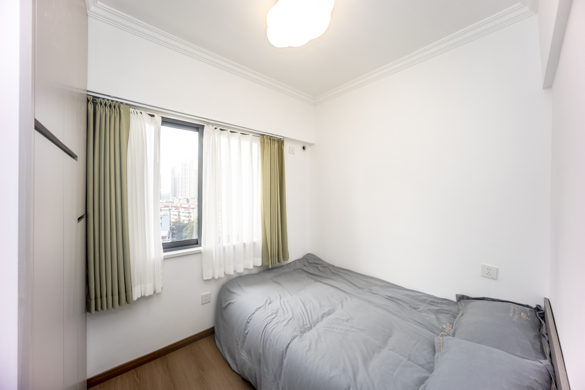 富绿新村  3室2厅2卫    82.0万 富绿新村  3室2厅2卫    82.0万卧室