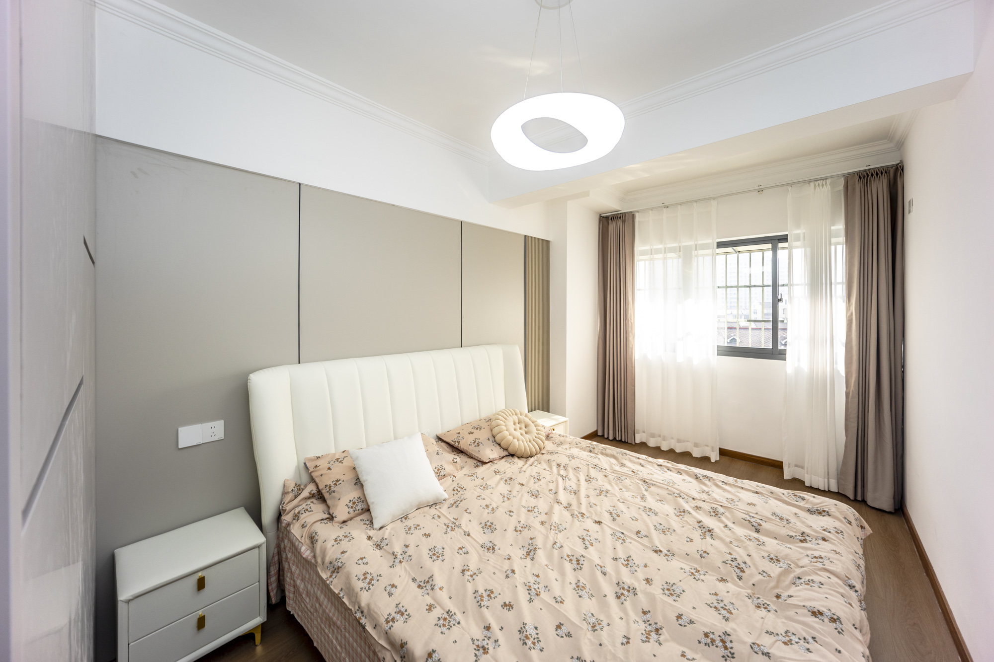 富绿新村  3室2厅2卫    82.0万 富绿新村  3室2厅2卫    82.0万卧室