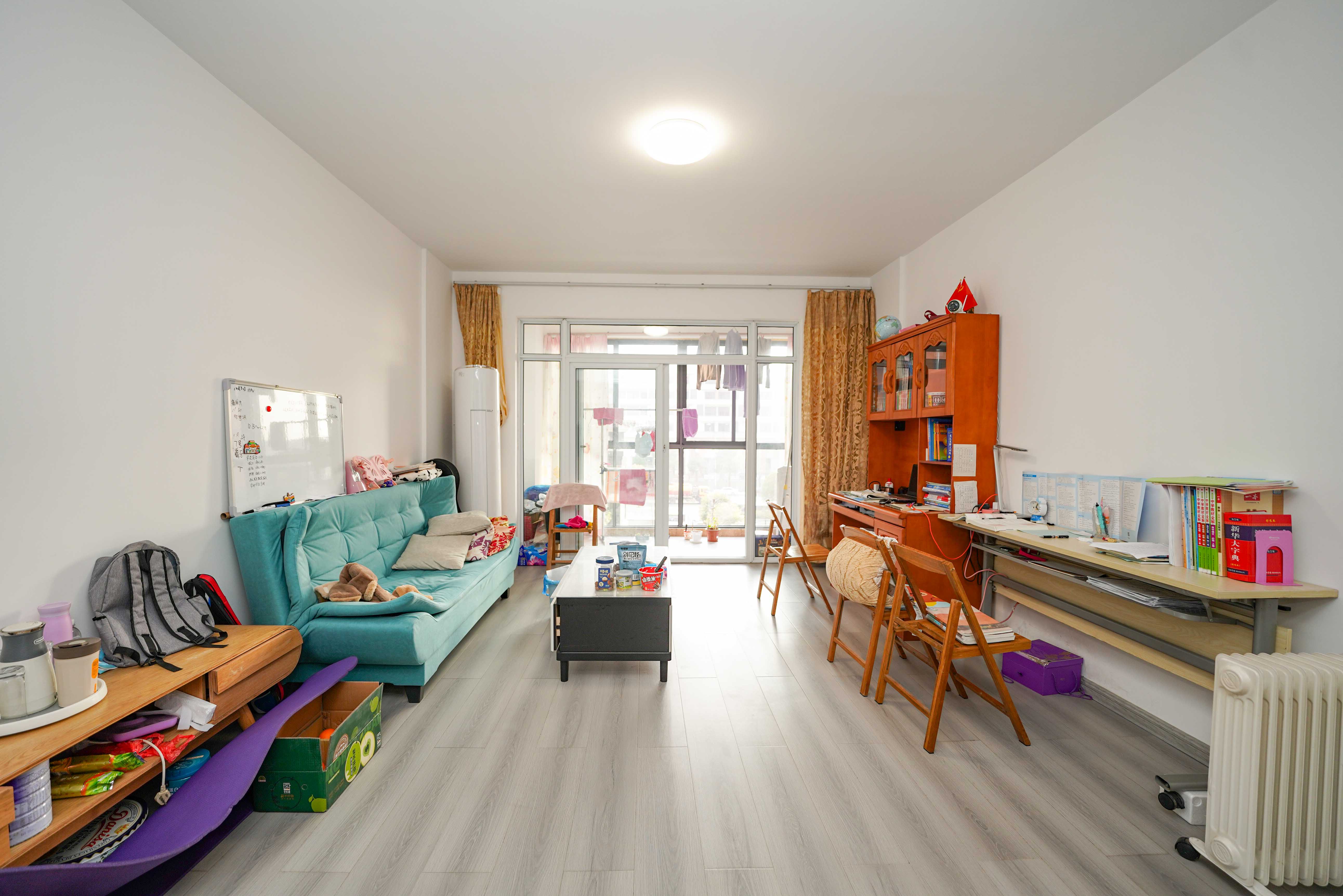 凯富南方鑫城  3室2厅1卫    62.0万 凯富南方鑫城  3室2厅1卫    62.0万客厅